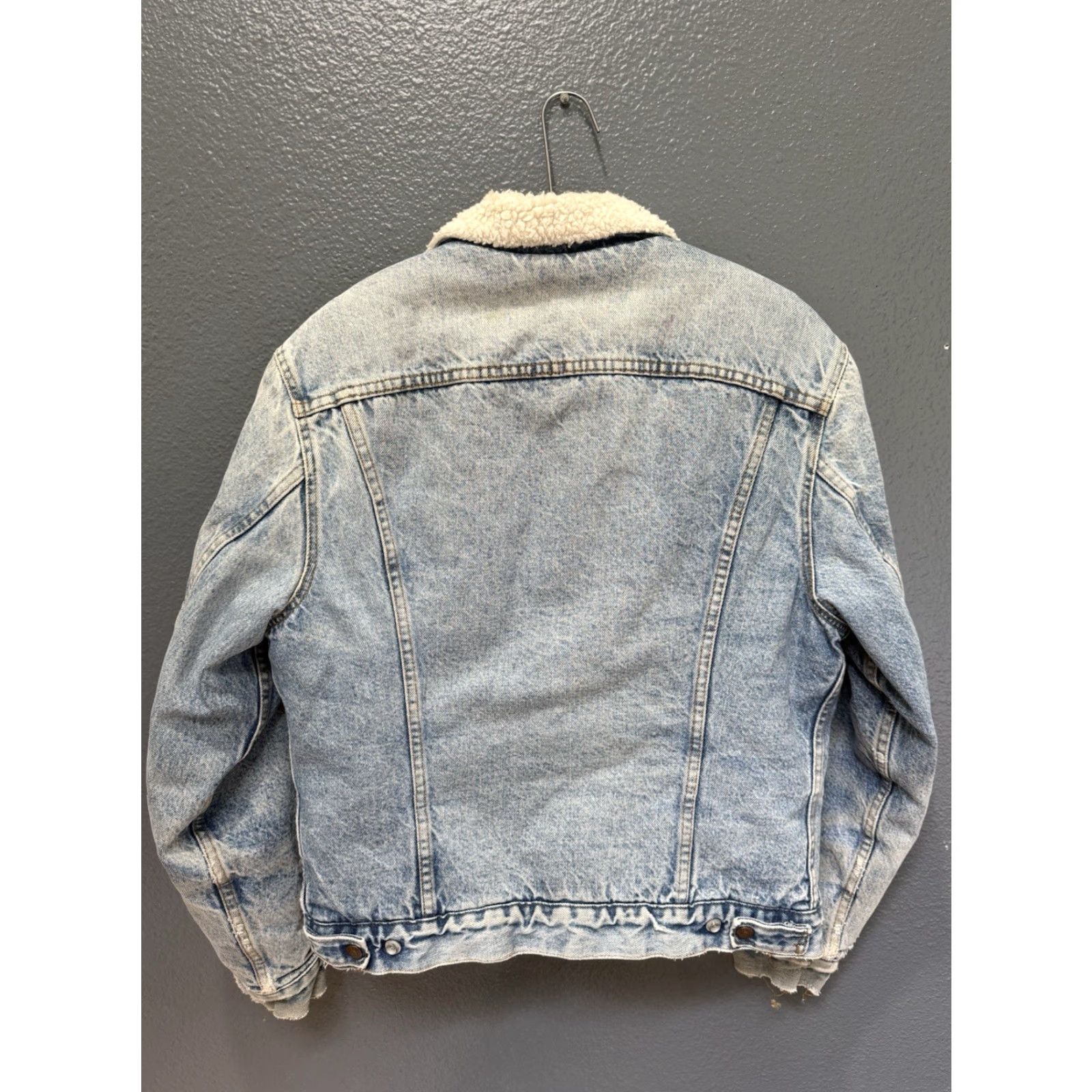 Levi's VINTAGE Levi's Trucker Denim Jacket Shirt 40R USA Blue Mens 80s Lined Distressed Size US XXS / EU 40 - 7 Thumbnail