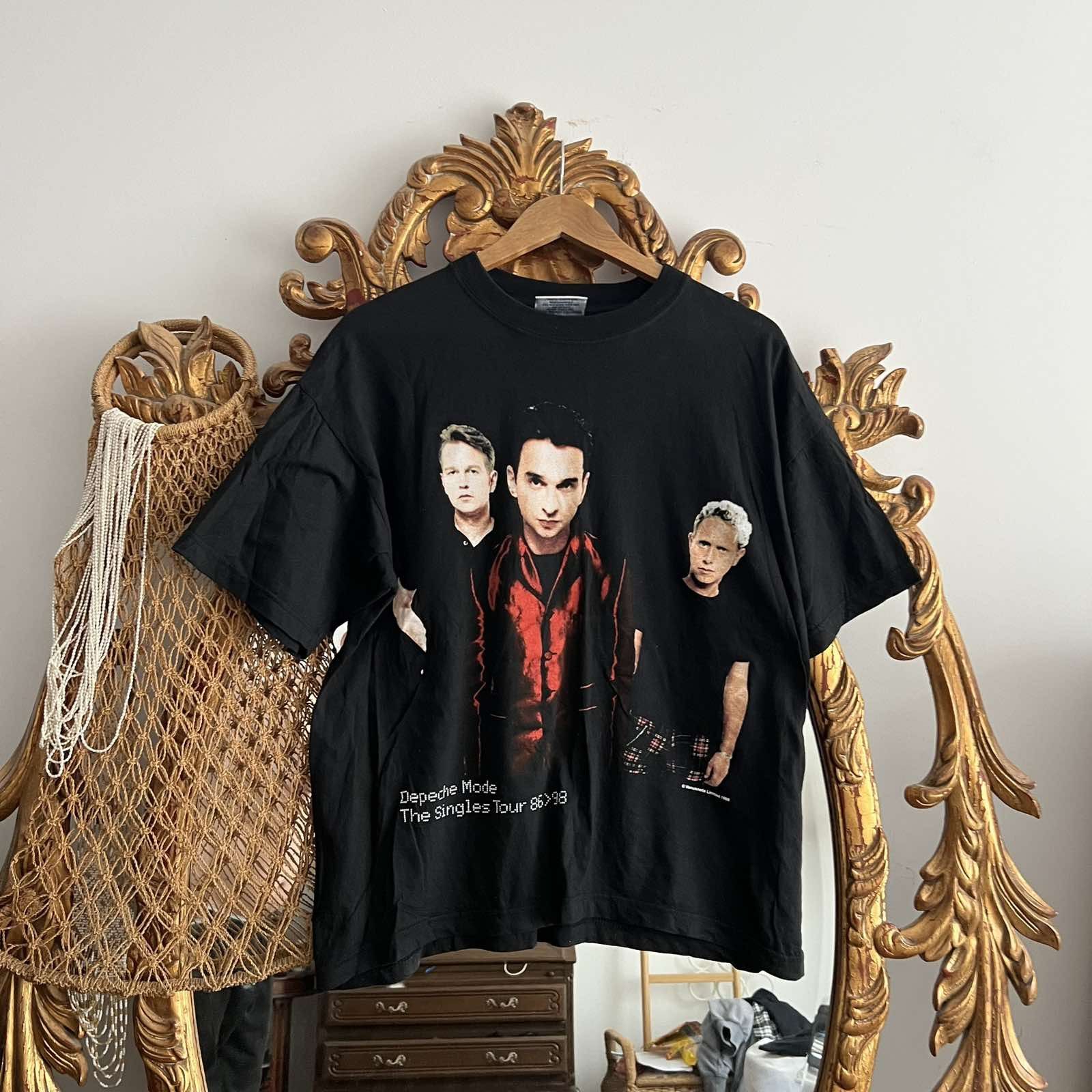 Vintage Vintage 90s Depeche Mode The Singles Tour 86>98 Promo Tee Size US M / EU 48-50 / 2 - 1 Thumbnail