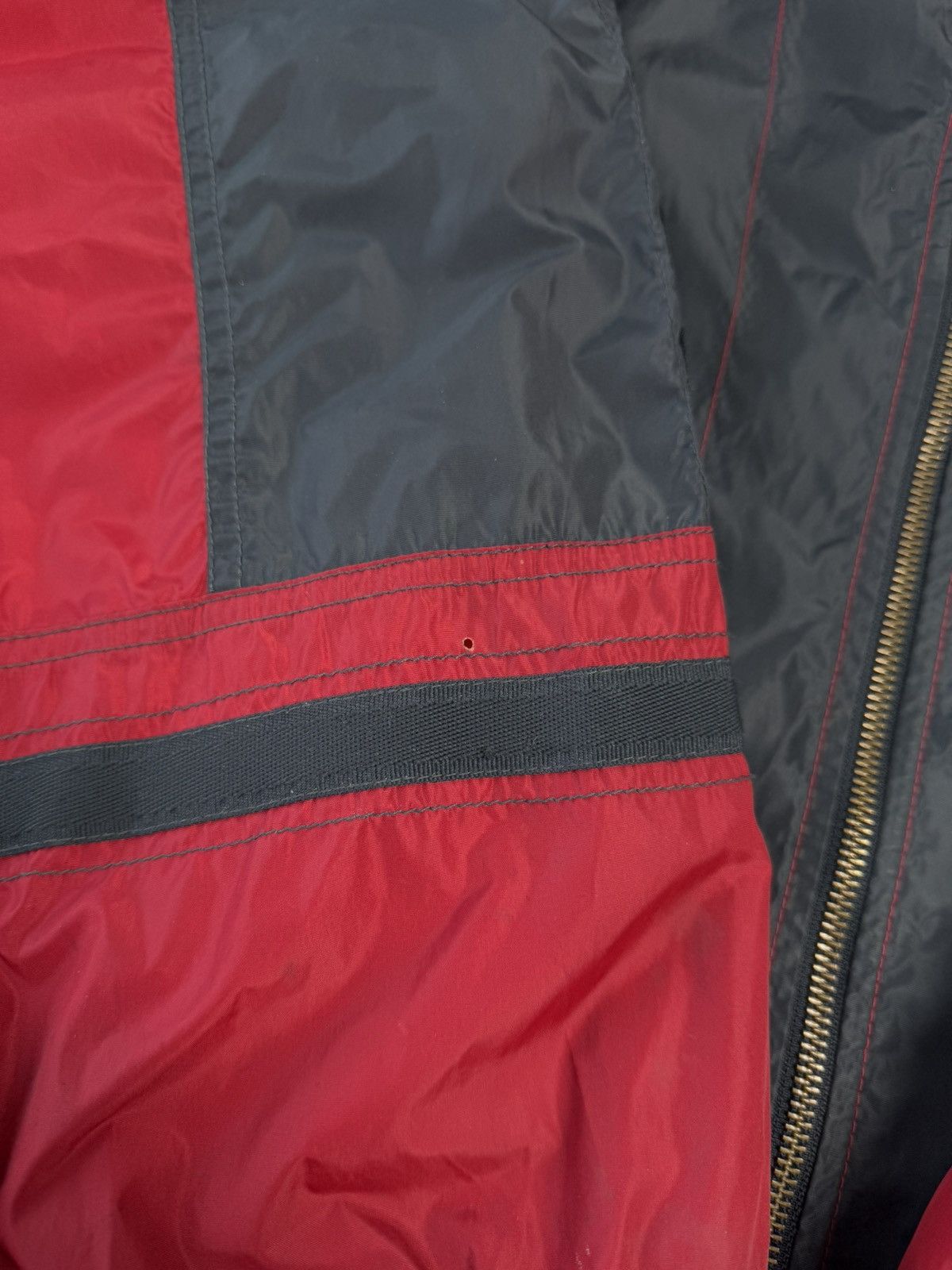Nike Vintage 90s Nike Beaverton Oregon Nylon Track Jacket Size US L / EU 52-54 / 3 - 9 Thumbnail