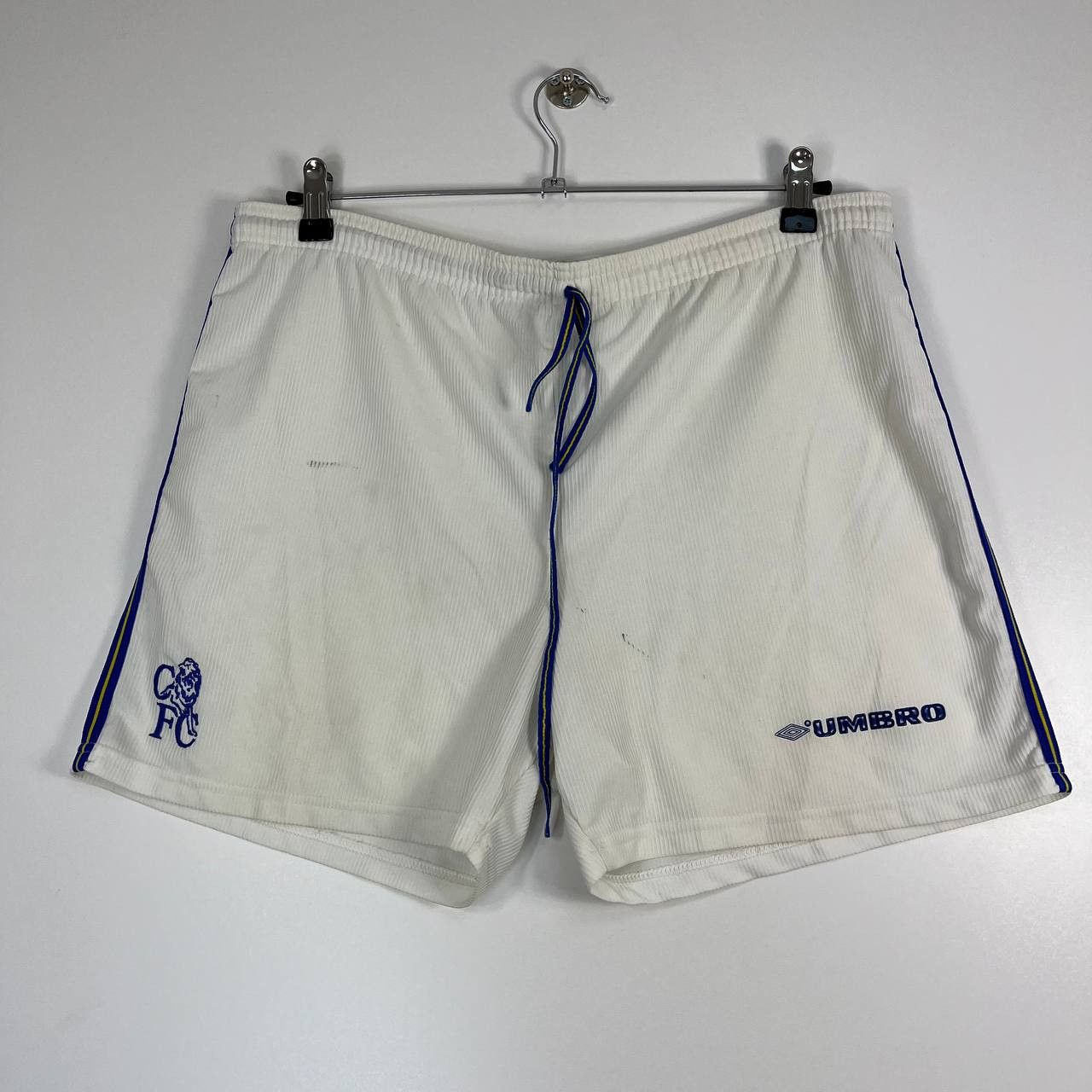 Umbro Chelsea FC Umbro Football Shorts White Vintage Soccer Size L Size US 40 / EU 56 - 1 Thumbnail