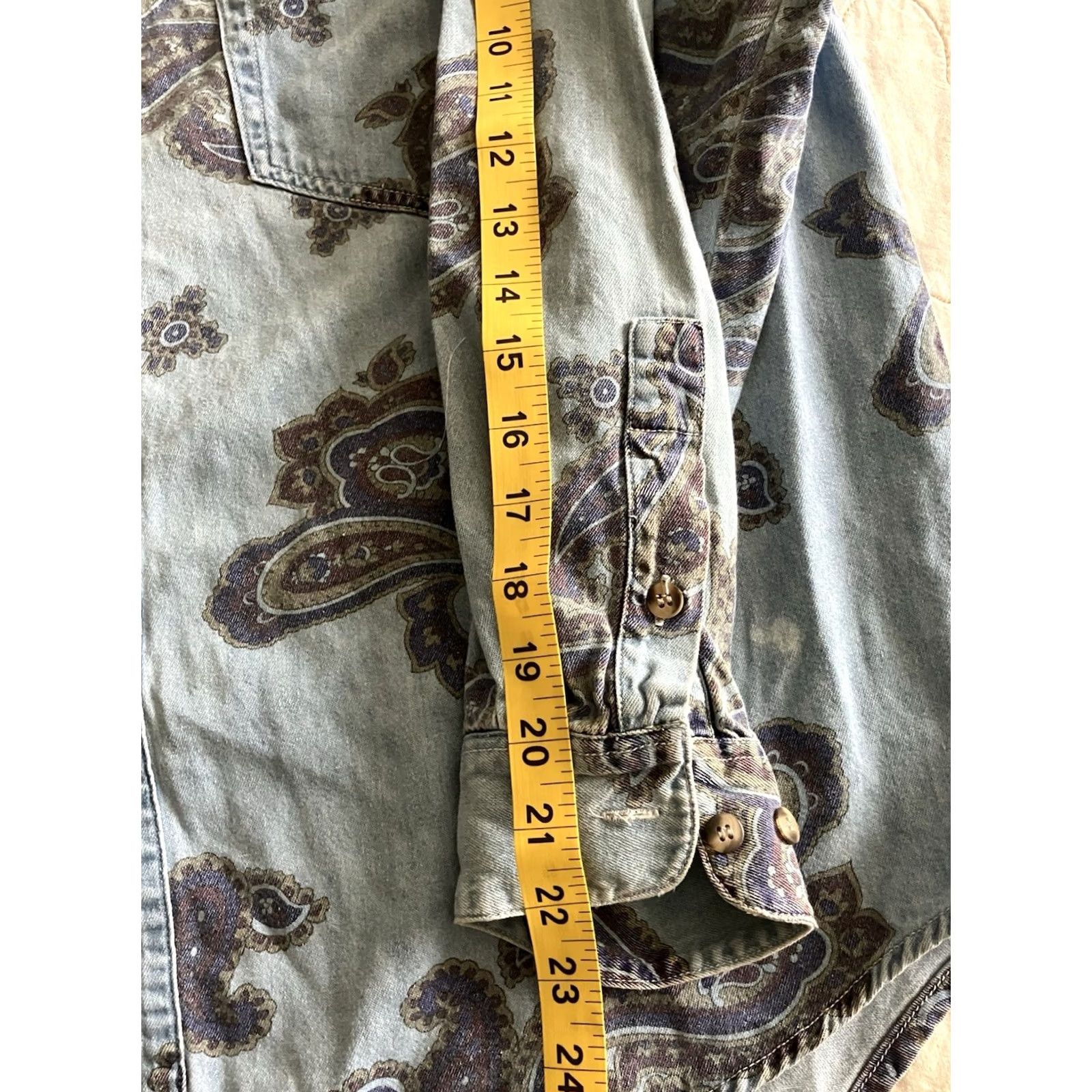 Vintage IOU Collection Mens Vintage Denim Long Sleeve Button Down Shirt Paisley Print Gray L Size US L / EU 52-54 / 3 - 6 Thumbnail