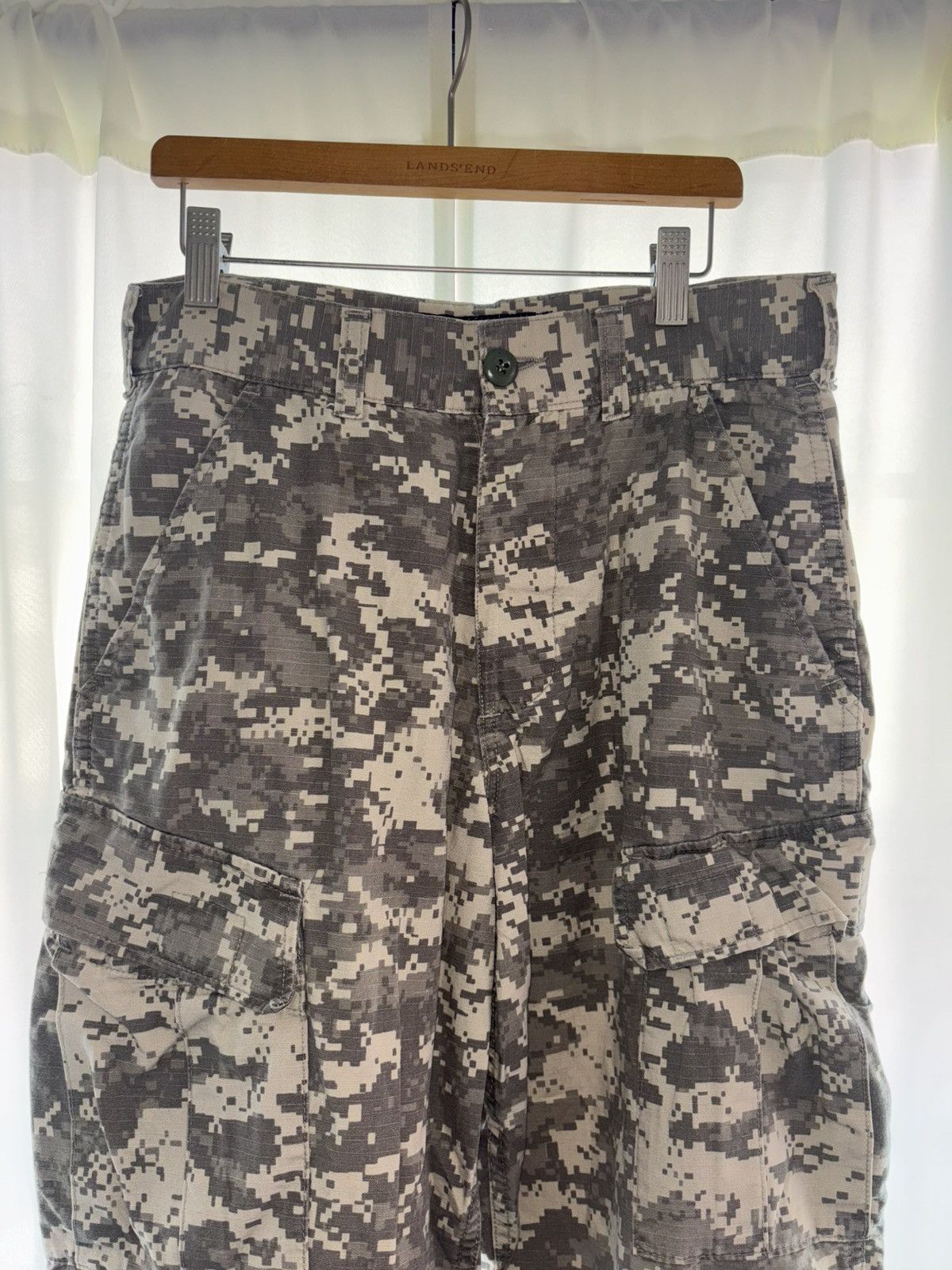 Other Women’s Camo Cargo Pants — Adjustable Fit — Size 26 Size 26" / US 2 / IT 38 - 1 Thumbnail