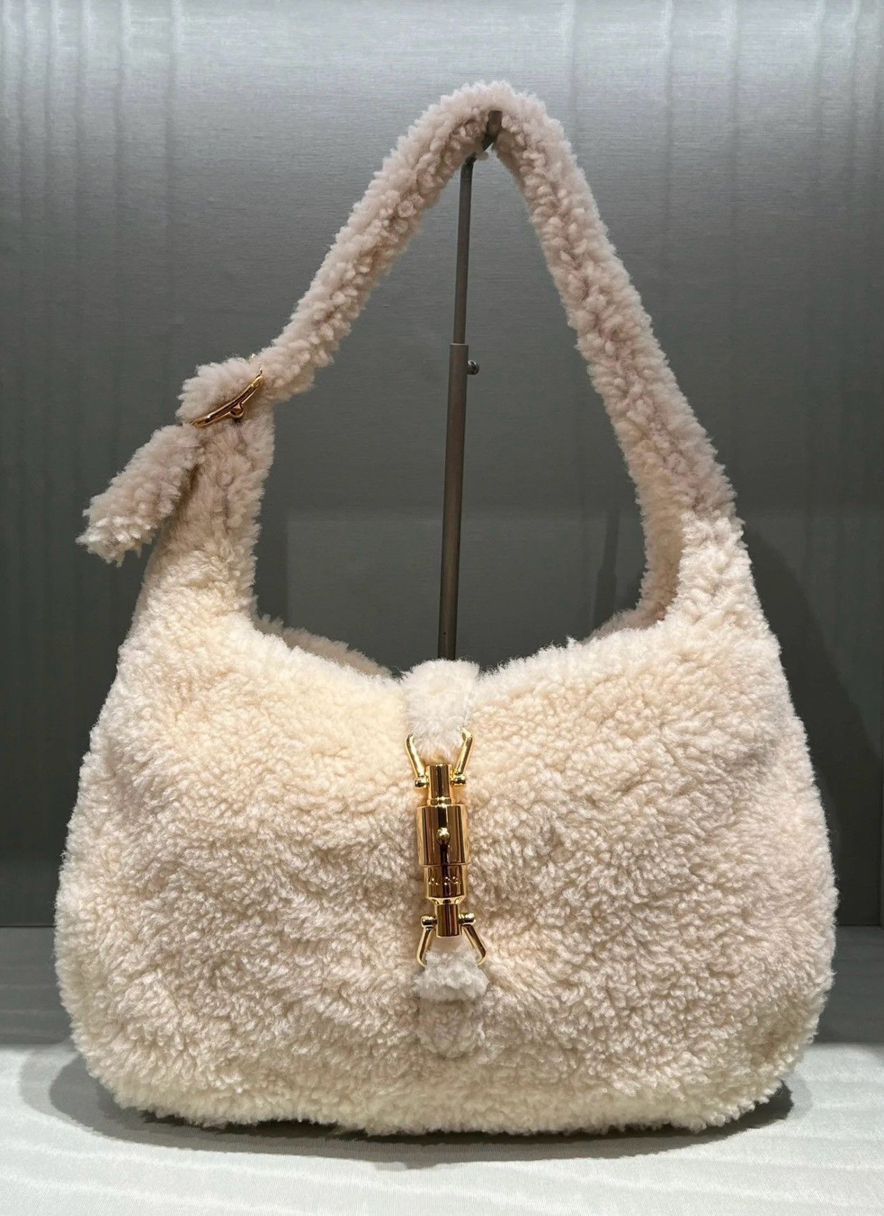 Gucci Small Shearling Jackie 1961 Hobo White Size ONE SIZE - 14 Thumbnail