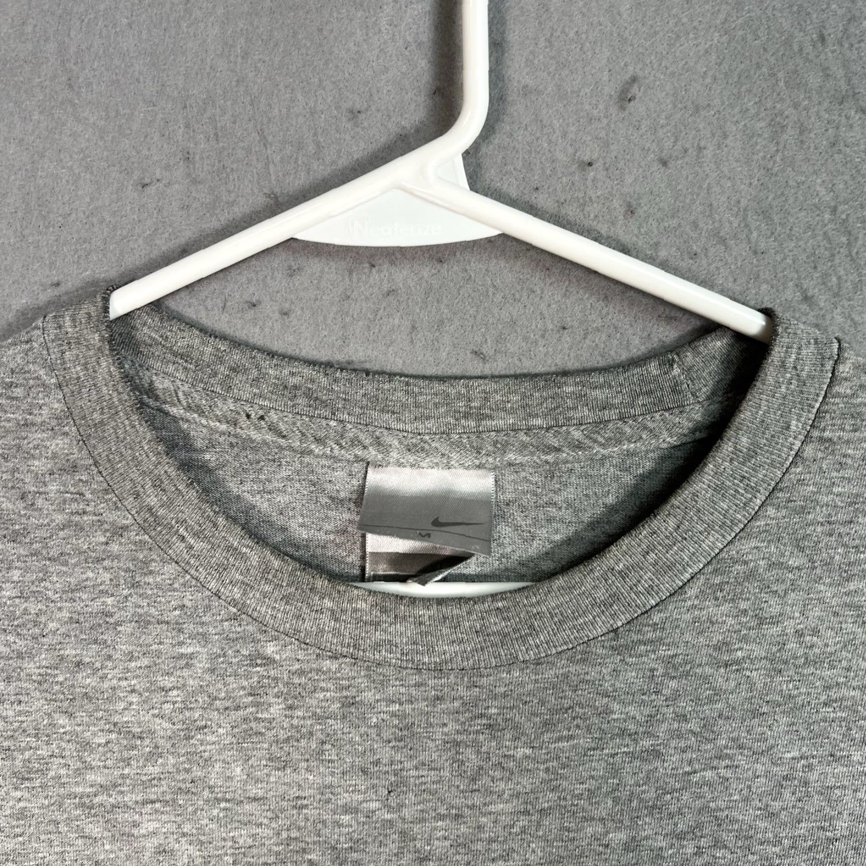 Nike VINTAGE Nike Swoosh T Shirt Adult Medium Gray Mens Shirt 2000s Graphic Tee Nike Mens Gray 2000s Swoosh Logo Vintage Shirt Size US M / EU 48-50 / 2 - 5 Thumbnail