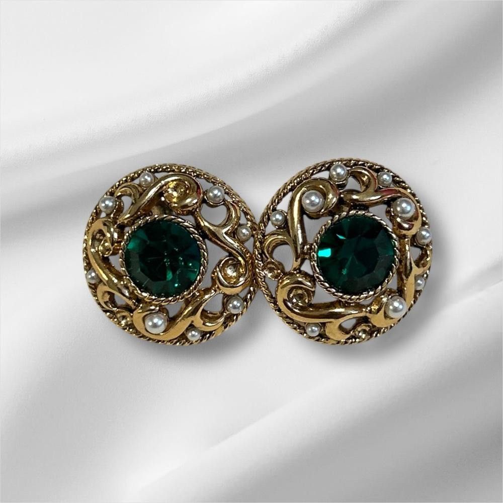 Designer Vintage Gold Tone Earrings w Emerald Green Stones and Pearls Size ONE SIZE - 1 Thumbnail
