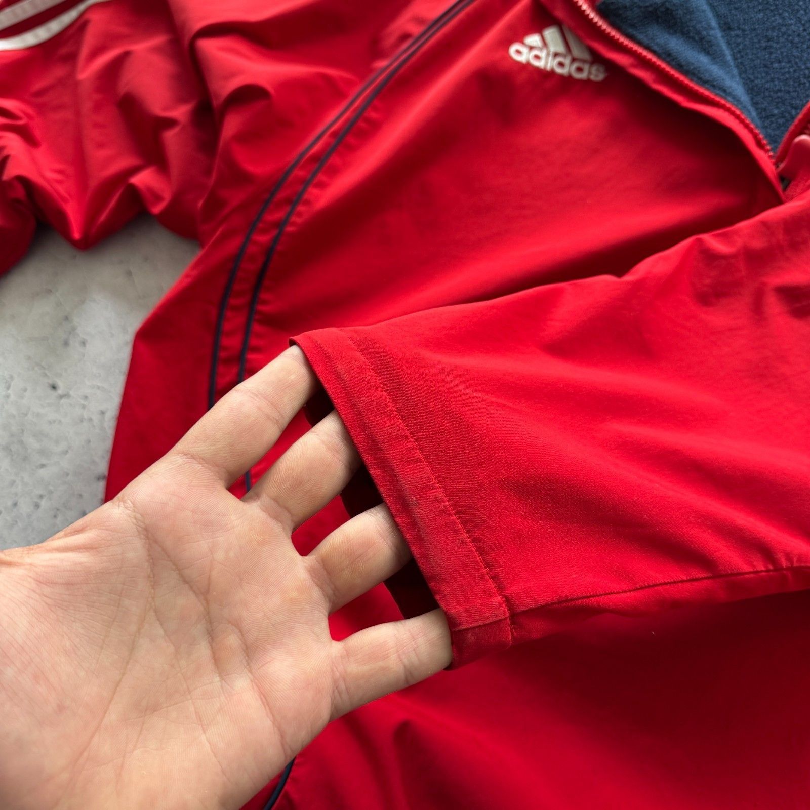 Adidas Vintage Adidas Fc Bayern Munchen Reversible Jacket Soccer Size US L / EU 52-54 / 3 - 19 Thumbnail