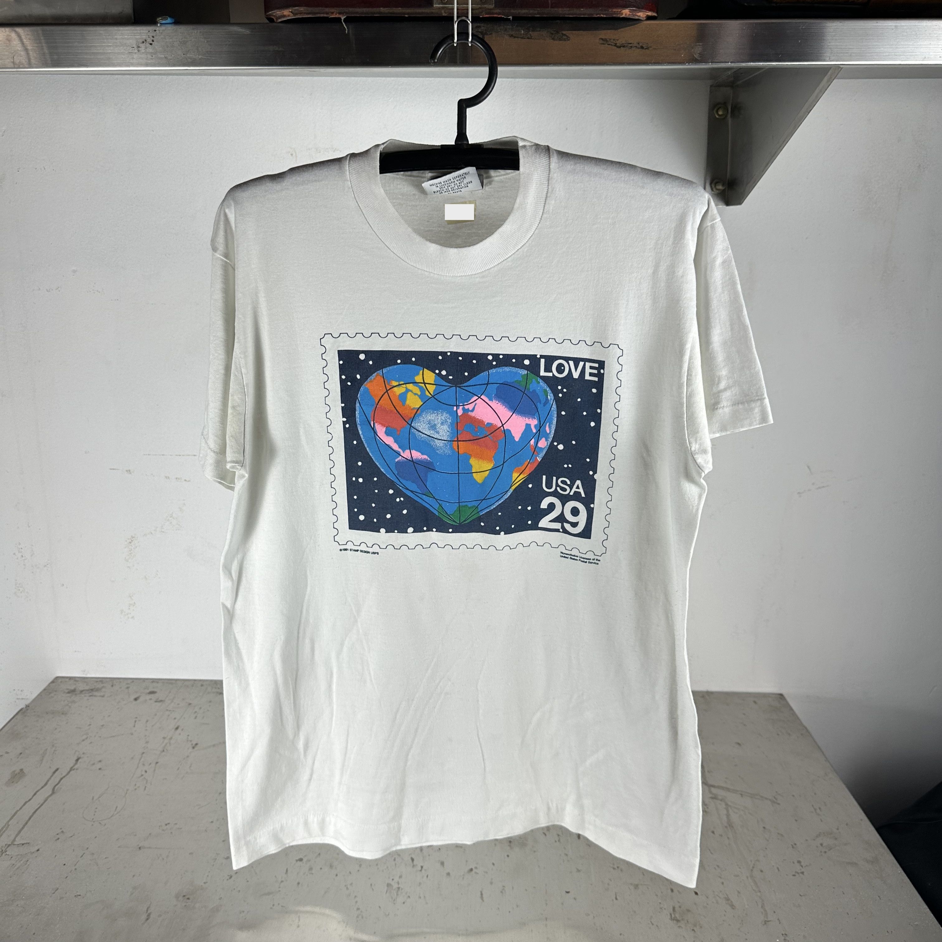 Vintage ​Vintage 1991 Love USA USPS Stamp Artwork Graphic T-shirt Size US L / EU 52-54 / 3 - 1 Thumbnail