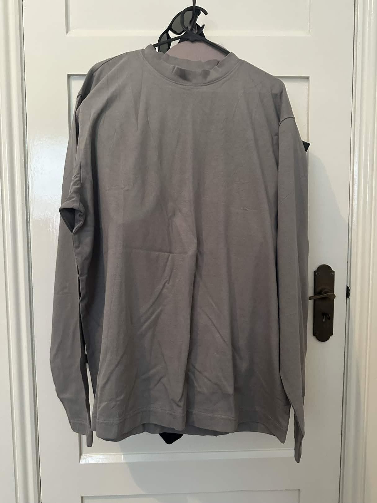 Yeezy GRAY LONGSLEEVE Size US L / EU 52-54 / 3 - 1 Thumbnail
