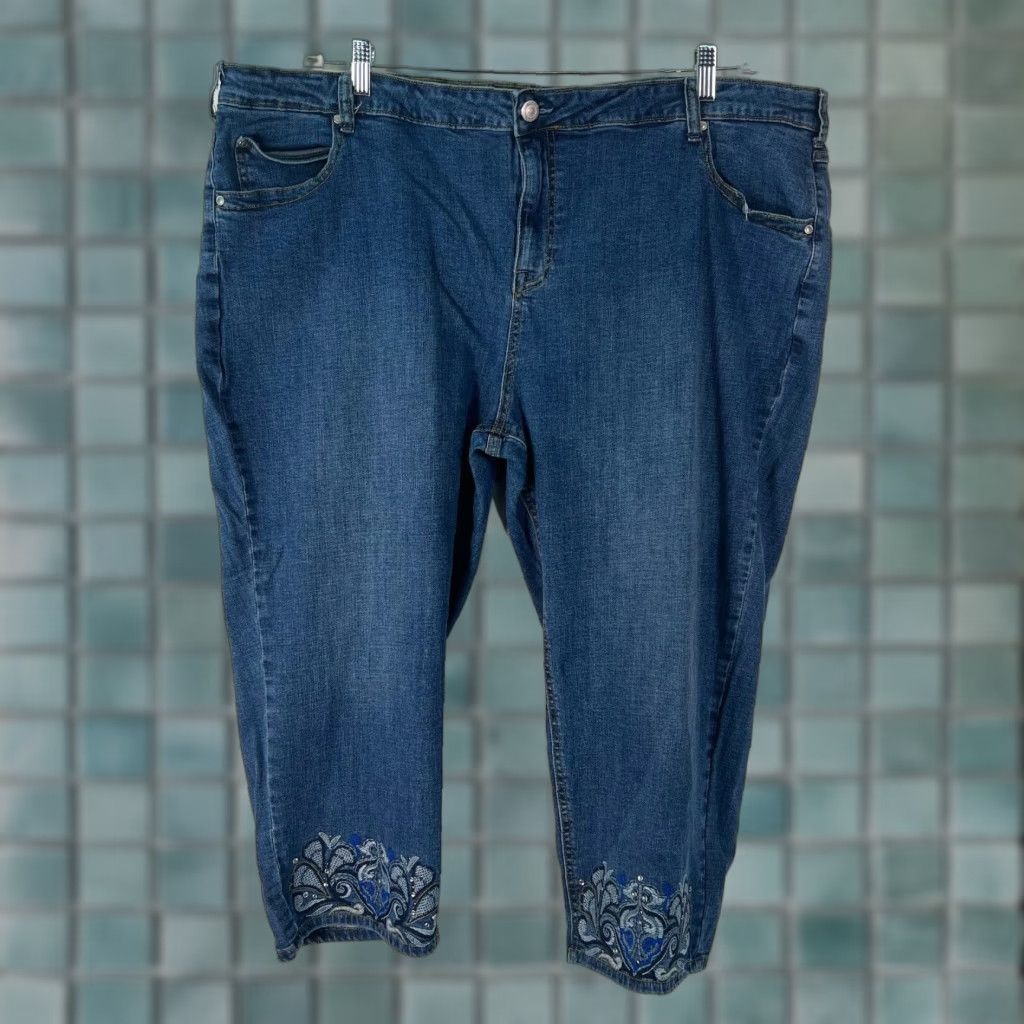 Vintage Denim 24/7 Plus Size 28W High Rise Beaded Cuffed Cropped Blue Denim Jeans for Women Size 28" / US 6 / IT 42 - 1 Thumbnail