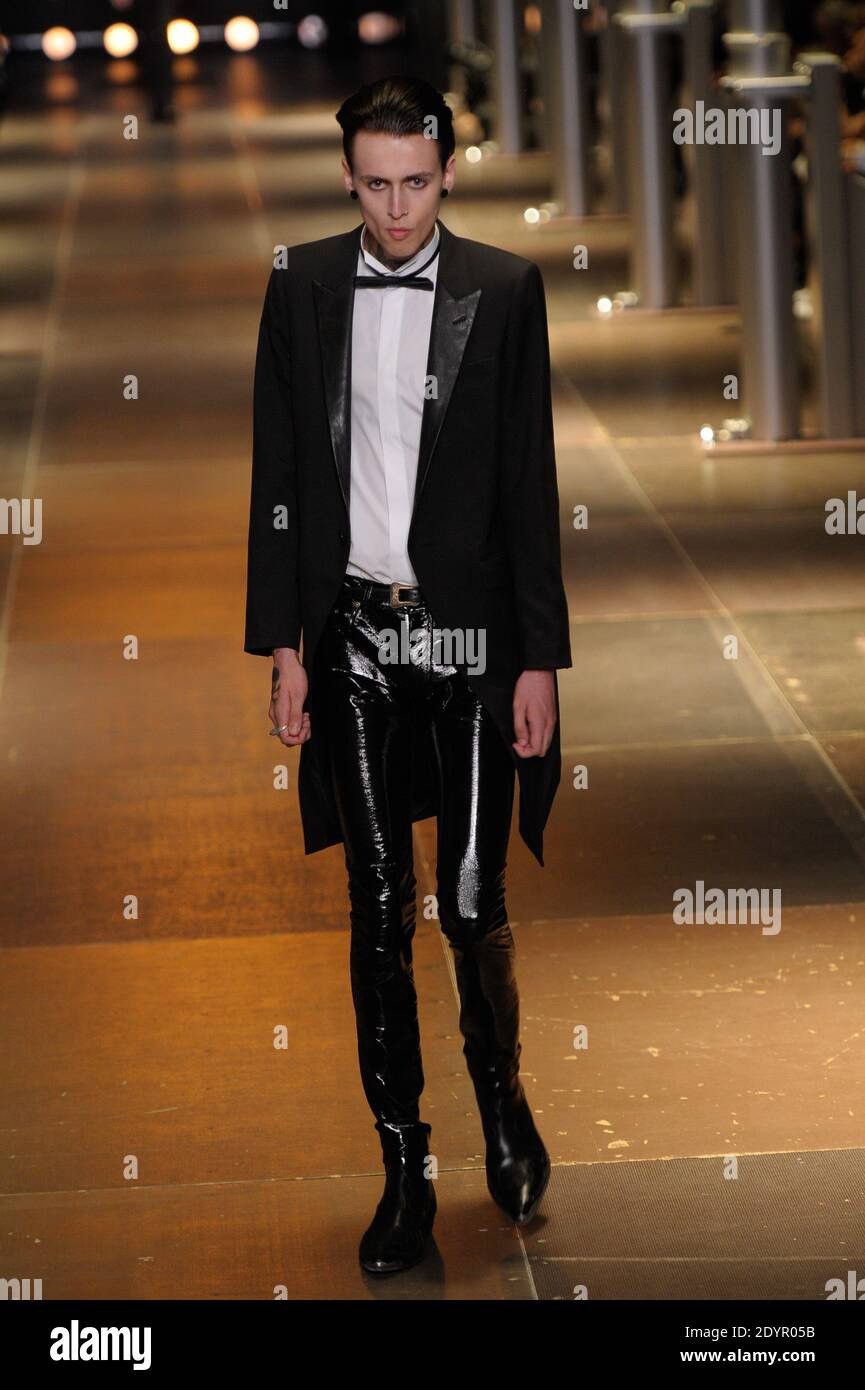 Saint Laurent Paris SAINT LAURENT PARIS BY HEDI SLIMANE LE SMOKING TUXEDO BLAZER Size 44R - 10 Thumbnail