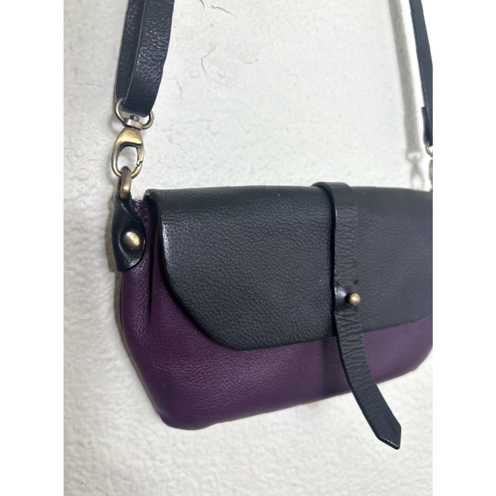 Vintage Hadaki Purple & Black Leather Crossbody Shoulder Bag Organizer Purse Clutch Size ONE SIZE - 2 Thumbnail