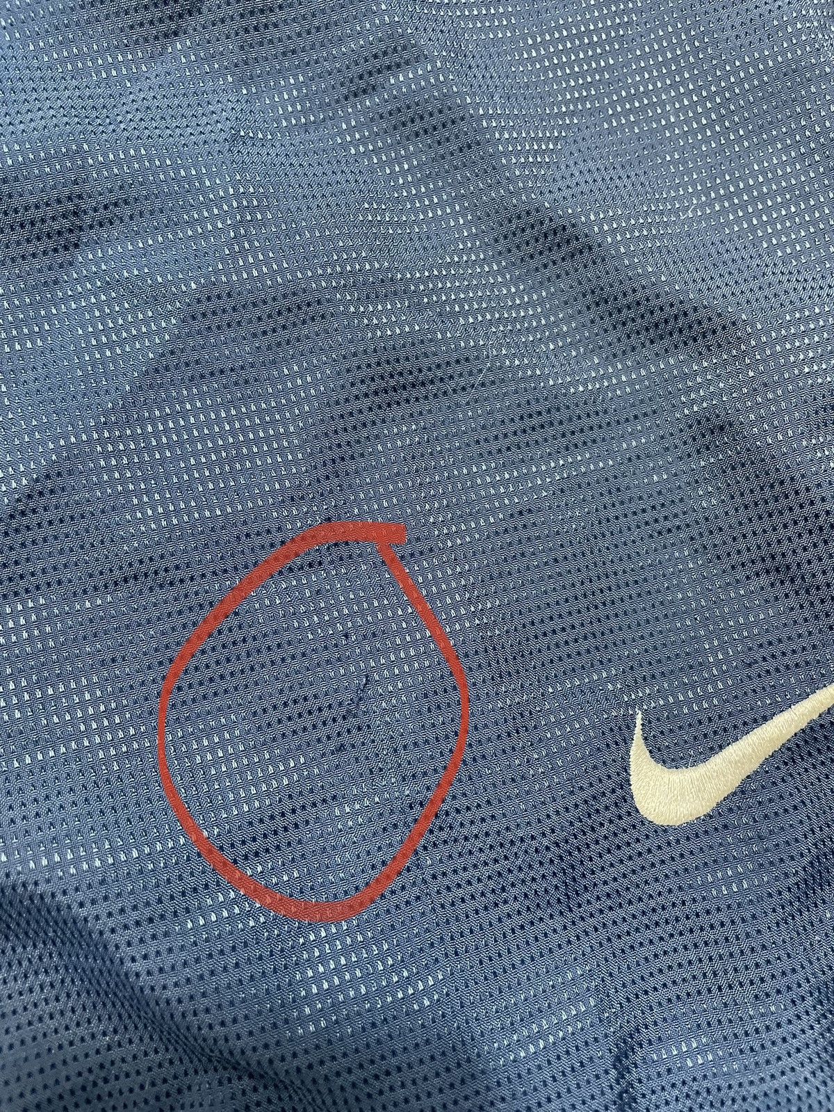 Nike Nike Team F.C Barcelona Vintage 90s Nylon Shorts Size US 32 / EU 48 - 10 Thumbnail