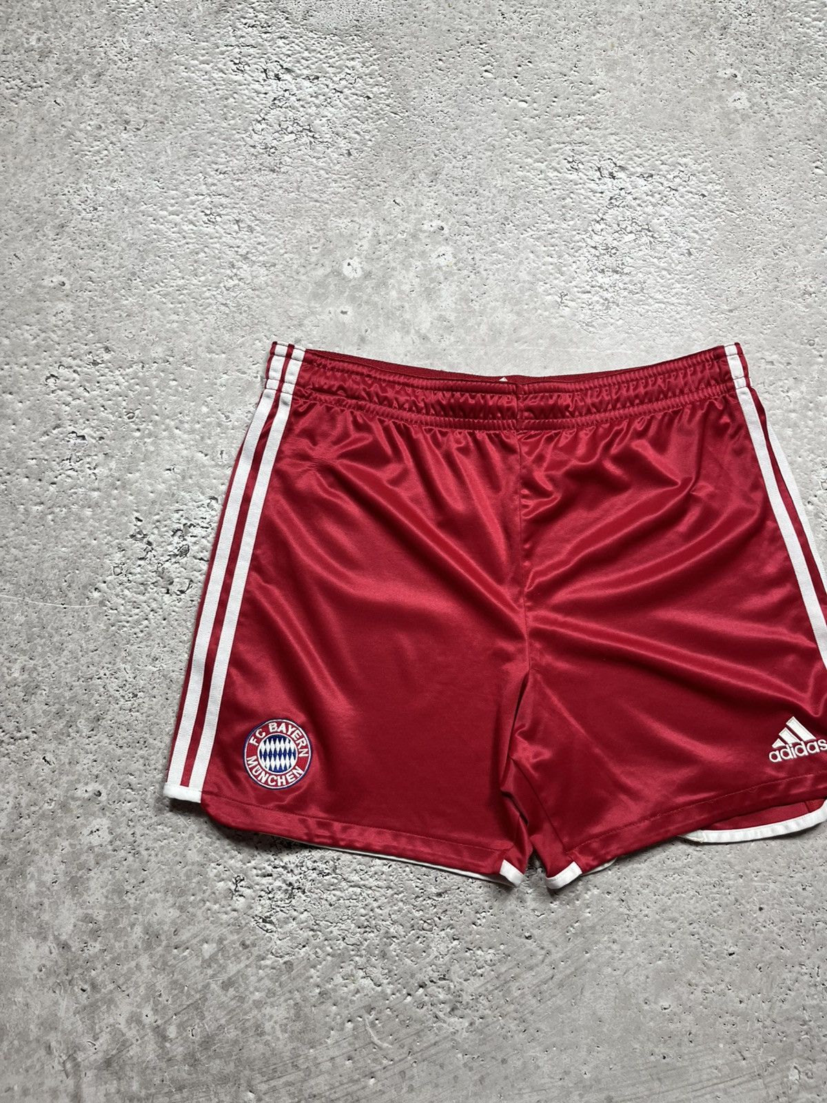 Adidas × Vintage Adidas Bayern Munich Red Football Shorts M Made in Portugal Size US 32 / EU 48 - 3 Thumbnail