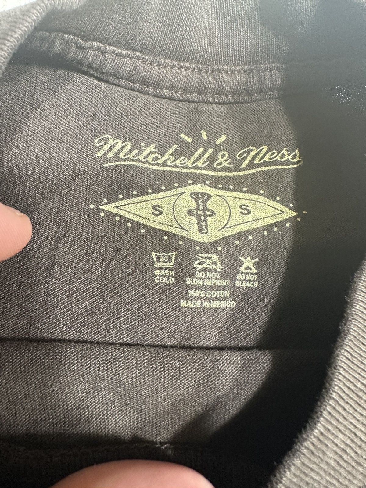 Mitchell & Ness × NCAA × Travis Scott TRAVIS SCOTT MITCHELL AND NESS COLLAB/ KENTUCKY SAMPLE SMALL Size US S / EU 44-46 / 1 - 4 Thumbnail