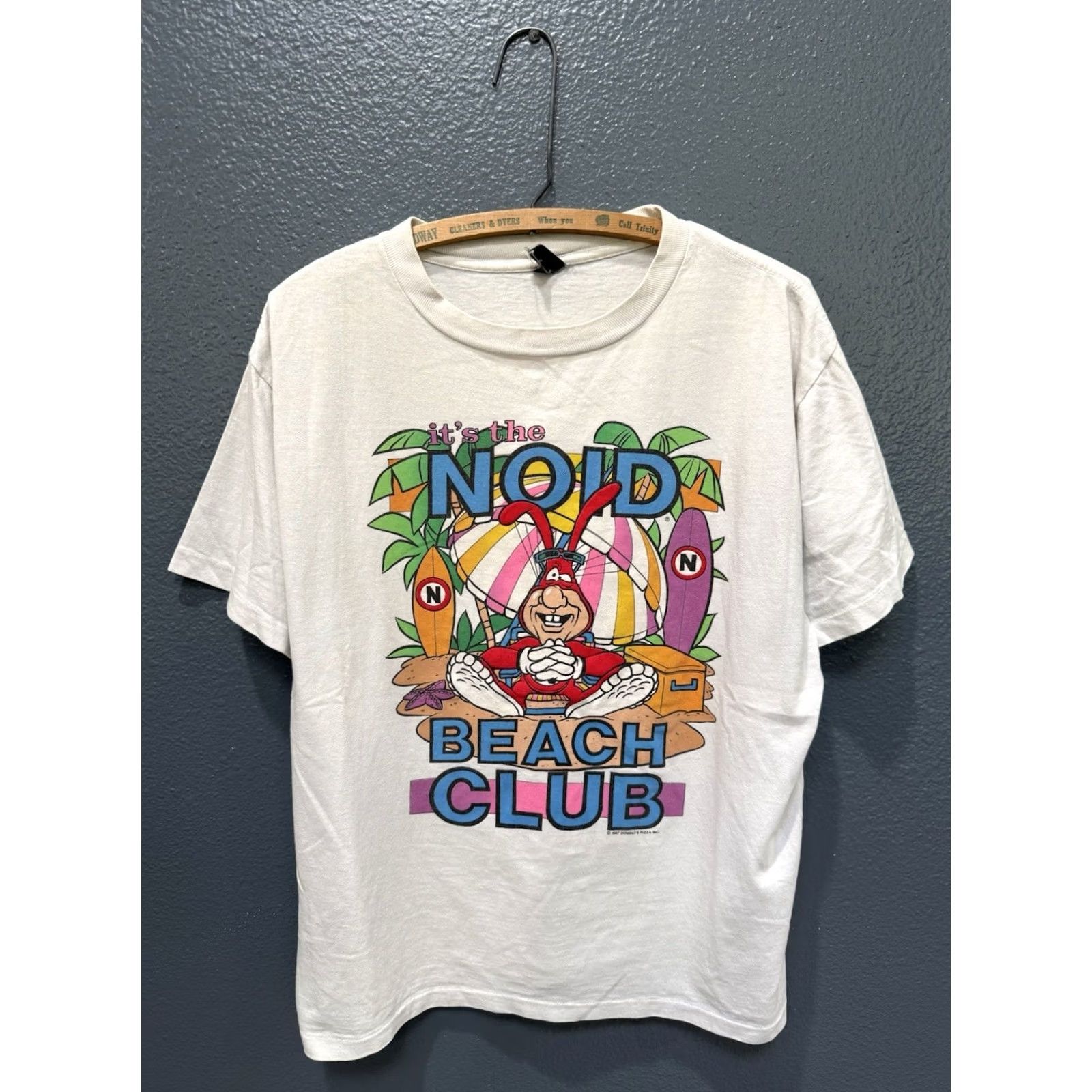 Anvil VINTAGE 80s Dominos Pizza Noid Beach Club White Tee Shirt XL Mens T-Shirt White 80s Men Size US XL / EU 56 / 4 - 3 Thumbnail