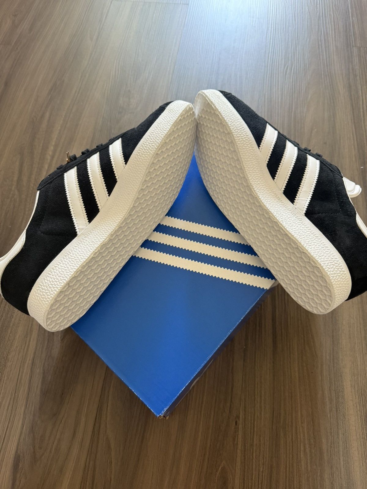 Adidas Adidas Gazelle Black White Gold Metallic Men’s Size 9 Suede Size US 9 / EU 42 - 5 Thumbnail