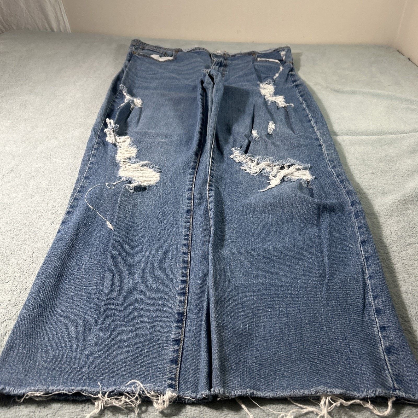 Levi's Beyond Baggy Distressed Ripped Jeans Womens 36x29 Raw Hem Size 36" / US 14 / IT 50 - 1 Thumbnail
