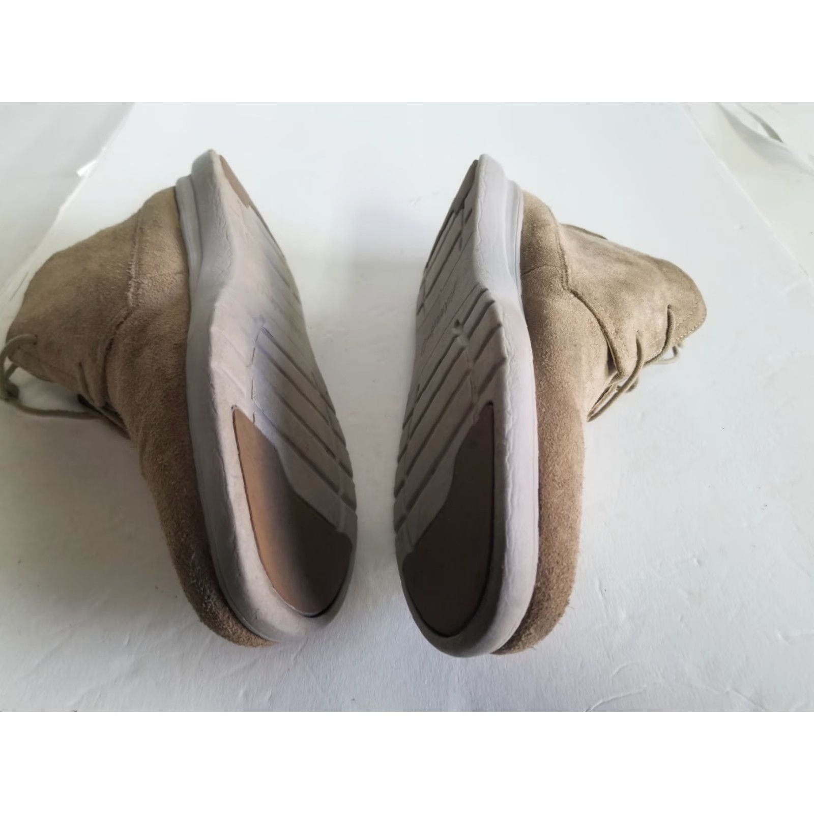 johnnie-O johnnie-O The Chill Chukka Boots Mens 10 M Beige Suede Casual Boots Men Beige Suede Casual The Chill Chukka Size US 10 / EU 43 - 7 Thumbnail
