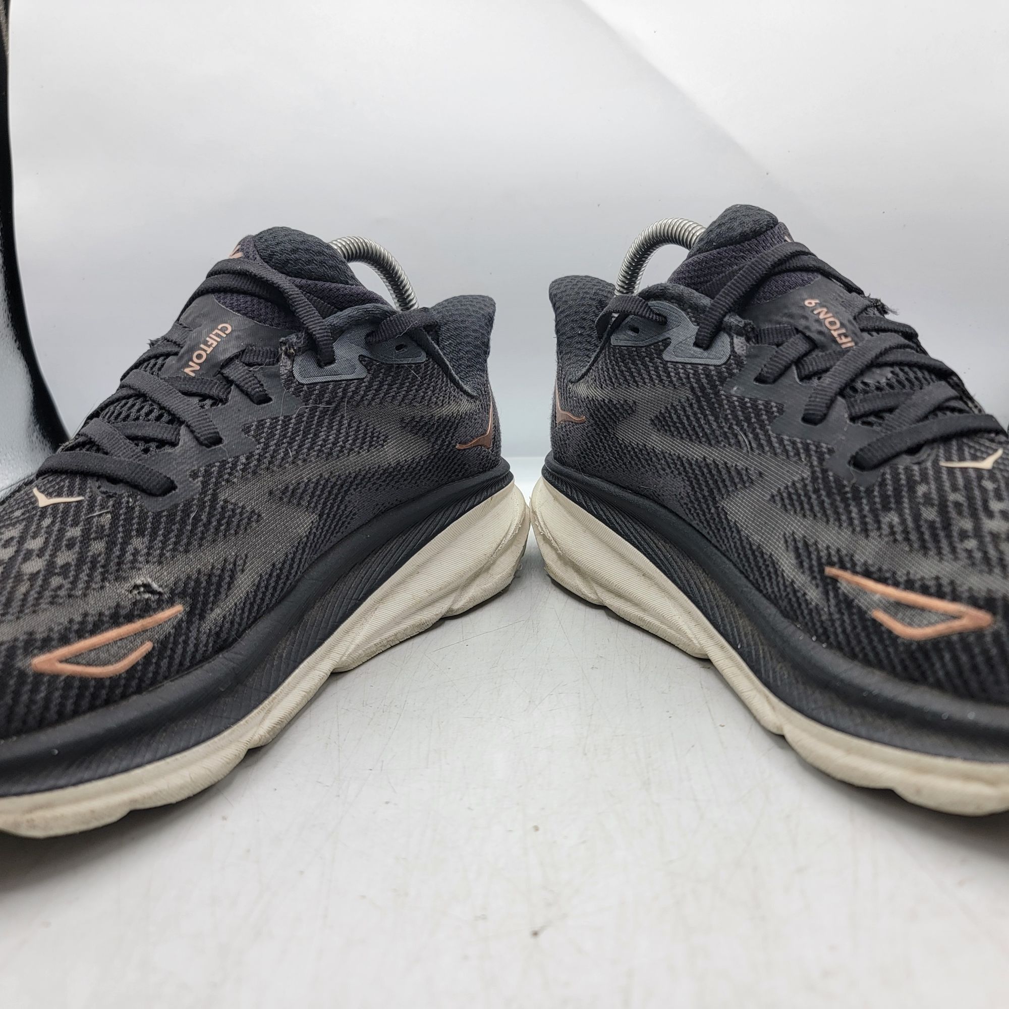 Hoka Hoka One One Clifton 9 Womens 7D Wide Running Shoes Black Ro Size US 7 / IT 37 - 2 Thumbnail