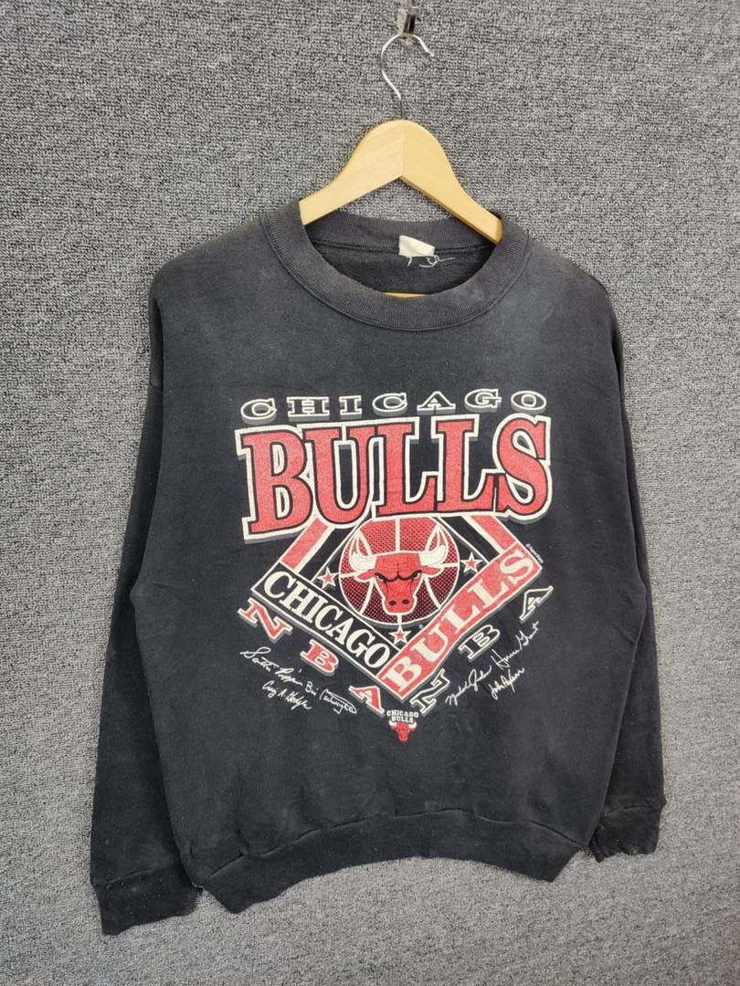 Vintage Vintage 90's Chicago Bulls Spell Out Logo Sweatshirt Size US L / EU 52-54 / 3 - 5 Thumbnail