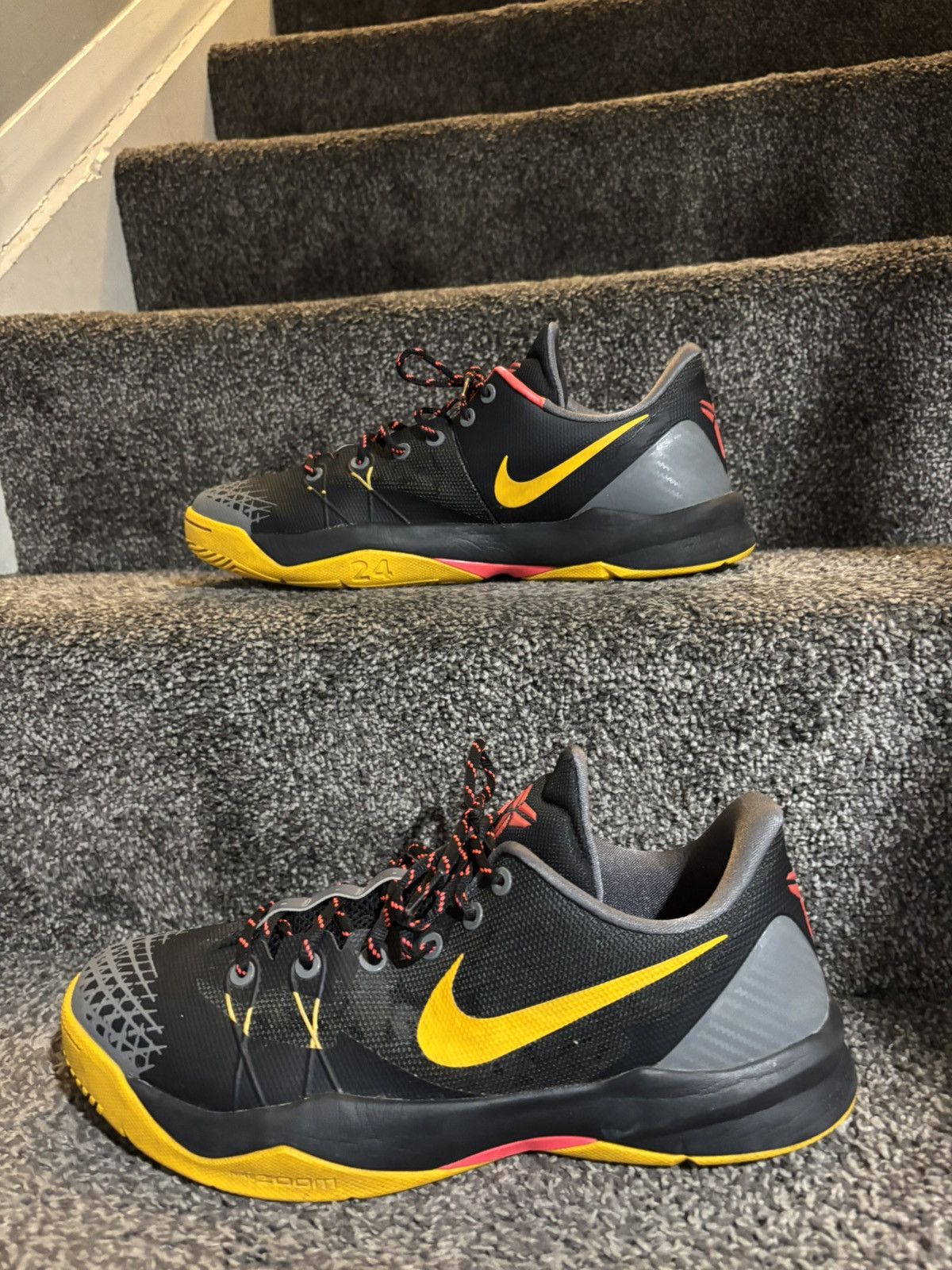 Nike Nike Zoom Kobe Bryant Venomenon 4 Bruce Lee Size US 12 / EU 45 - 1 Thumbnail