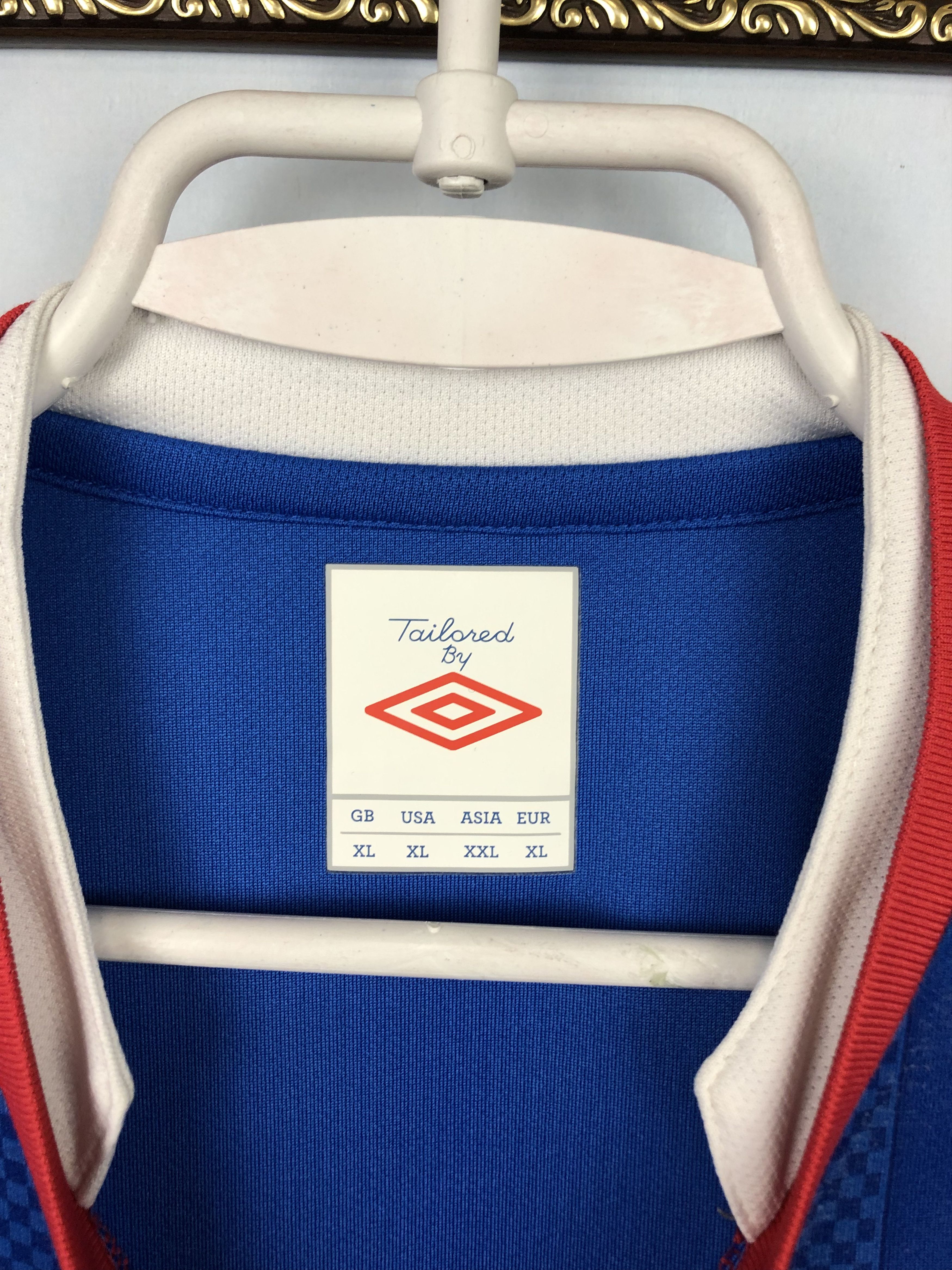 Umbro Linfield Home football shirt 2012 Soccer Umbro Mens Jersey Size US XL / EU 56 / 4 - 5 Thumbnail