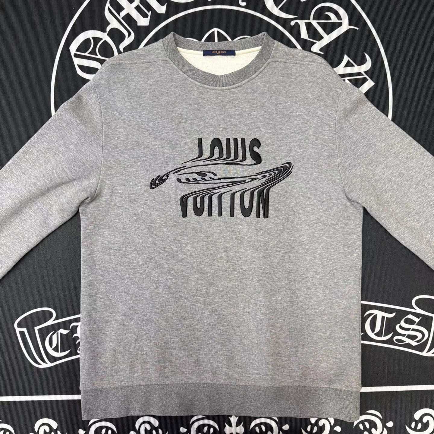 Louis Vuitton Gray Crewneck Sweatshirt with Graphic Print Size US M / EU 48-50 / 2 - 1 Thumbnail