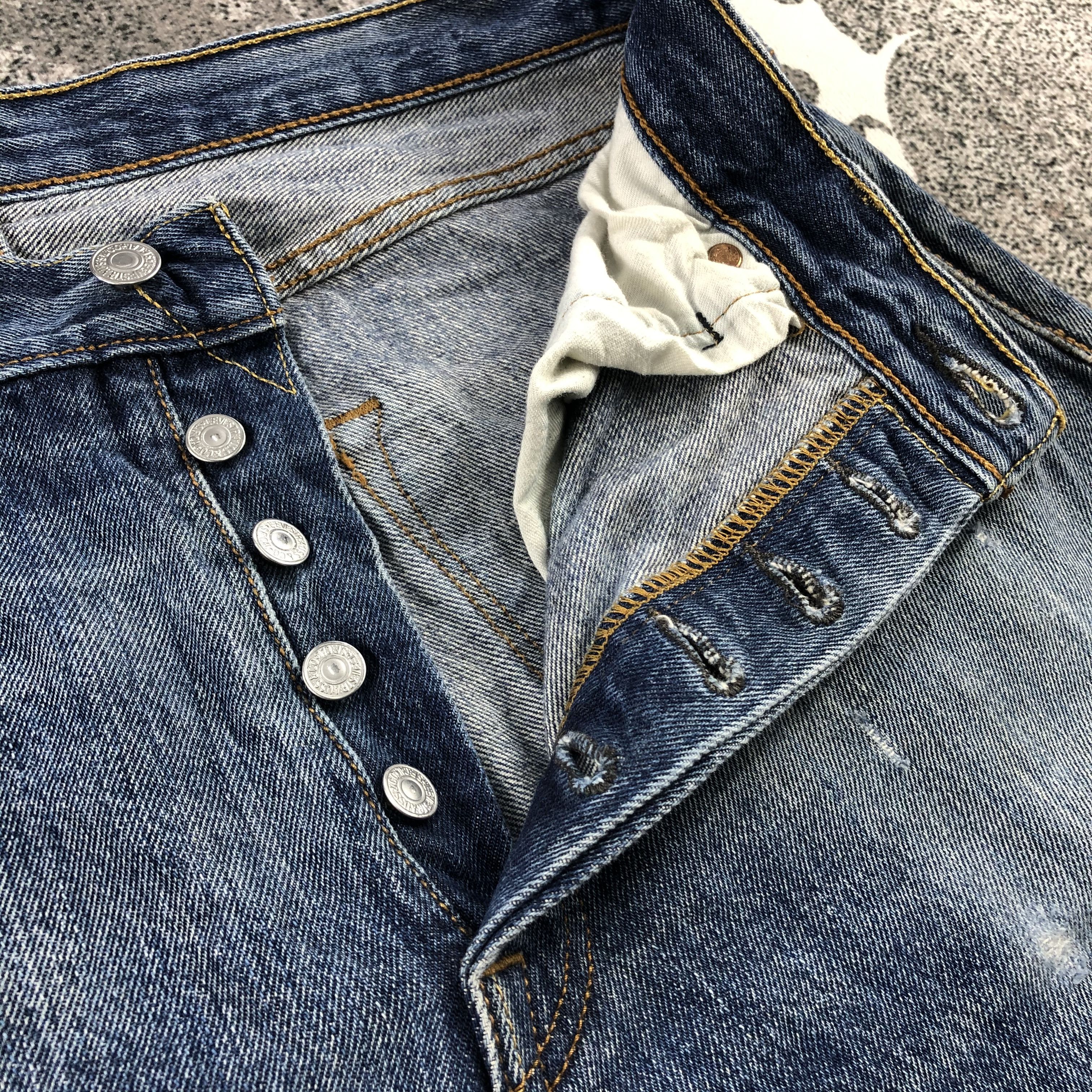 Levi's Vintage Levis 501 Jeans Blue Wash Denim KJ937 Size US 34 / EU 50 - 11 Thumbnail