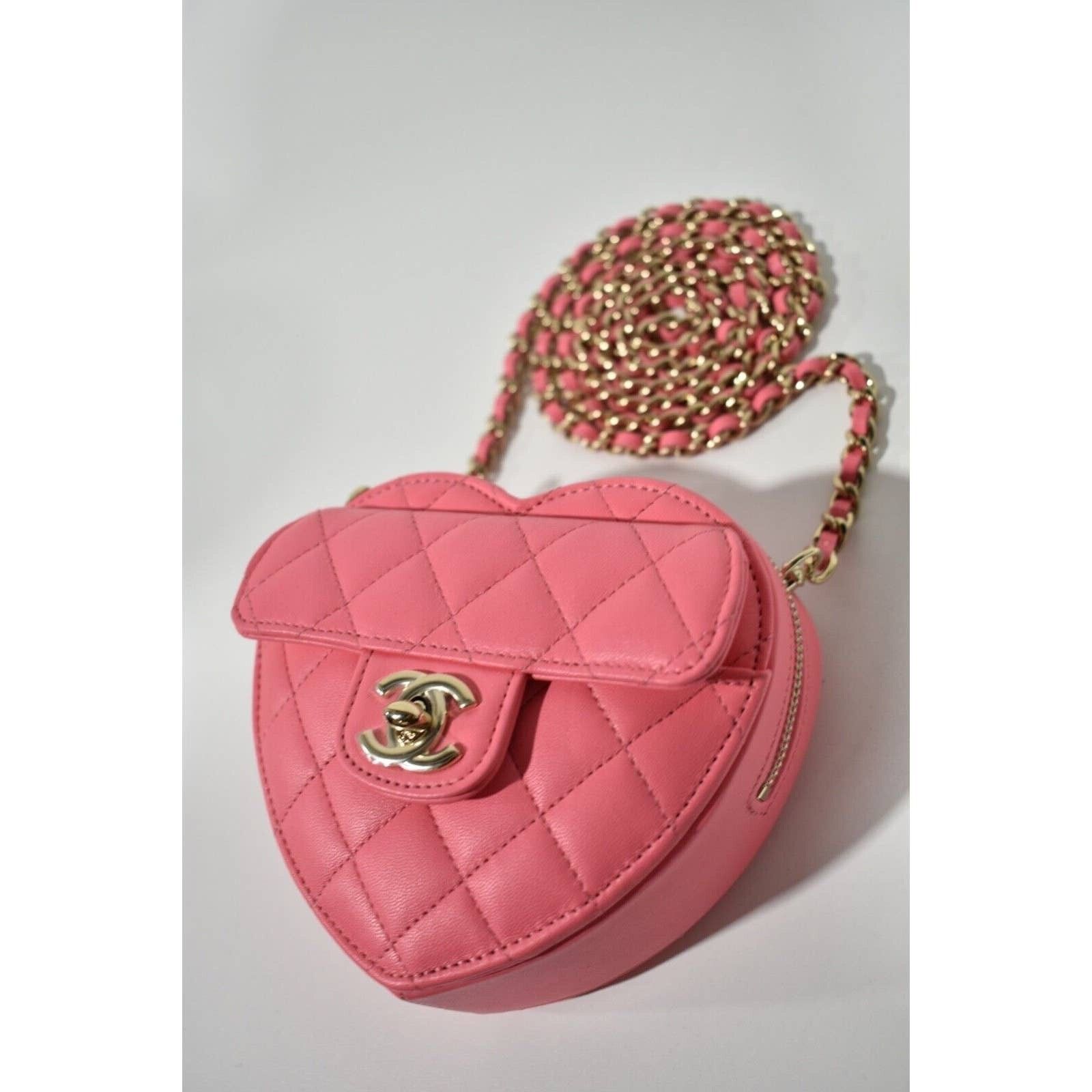 Chanel Chanel Small Runway Heart Flap Chain Shoulder Crossbody Bag Size ONE SIZE - 3 Thumbnail
