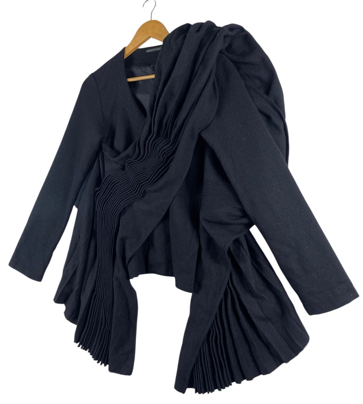 Yohji Yamamoto 💥YOHJI YAMAMOTO FEMME SCULPTURAL PLEATED JACKET AW17 RUNAWAY Size S / US 4 / IT 40 - 6 Thumbnail