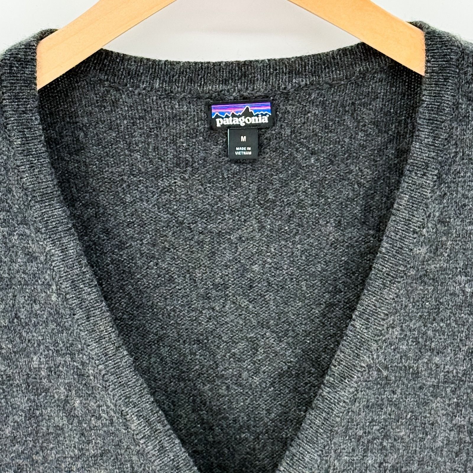 Patagonia Patagonia Recycled Cashmere Long Sleeve Button Up Cardigan I Size M / US 6-8 / IT 42-44 - 2 Thumbnail