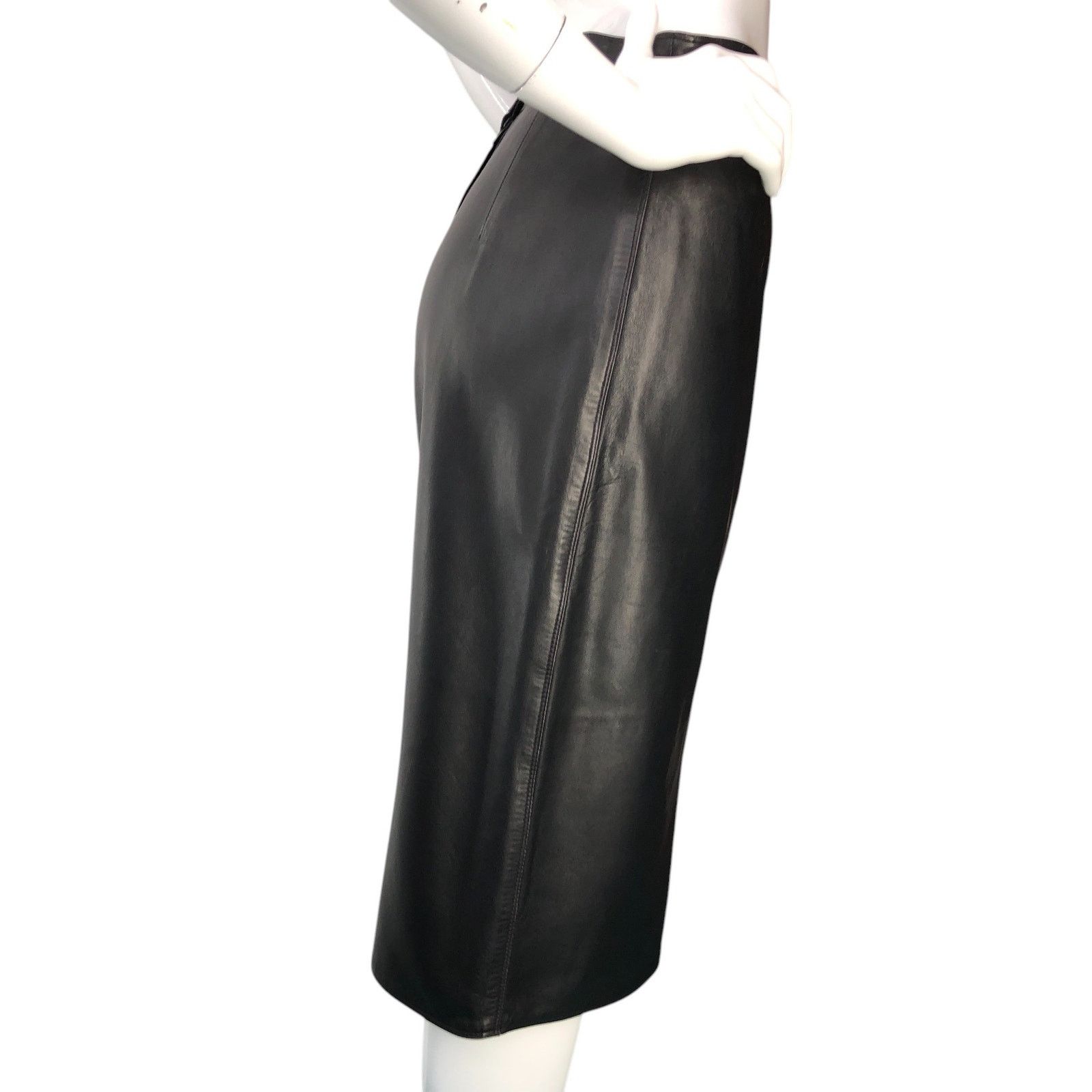 Fendi Fendissime Fendi Size 44 Skirt Leather Midi Pencil Vintage Size 28" / US 6 / IT 42 - 8 Thumbnail
