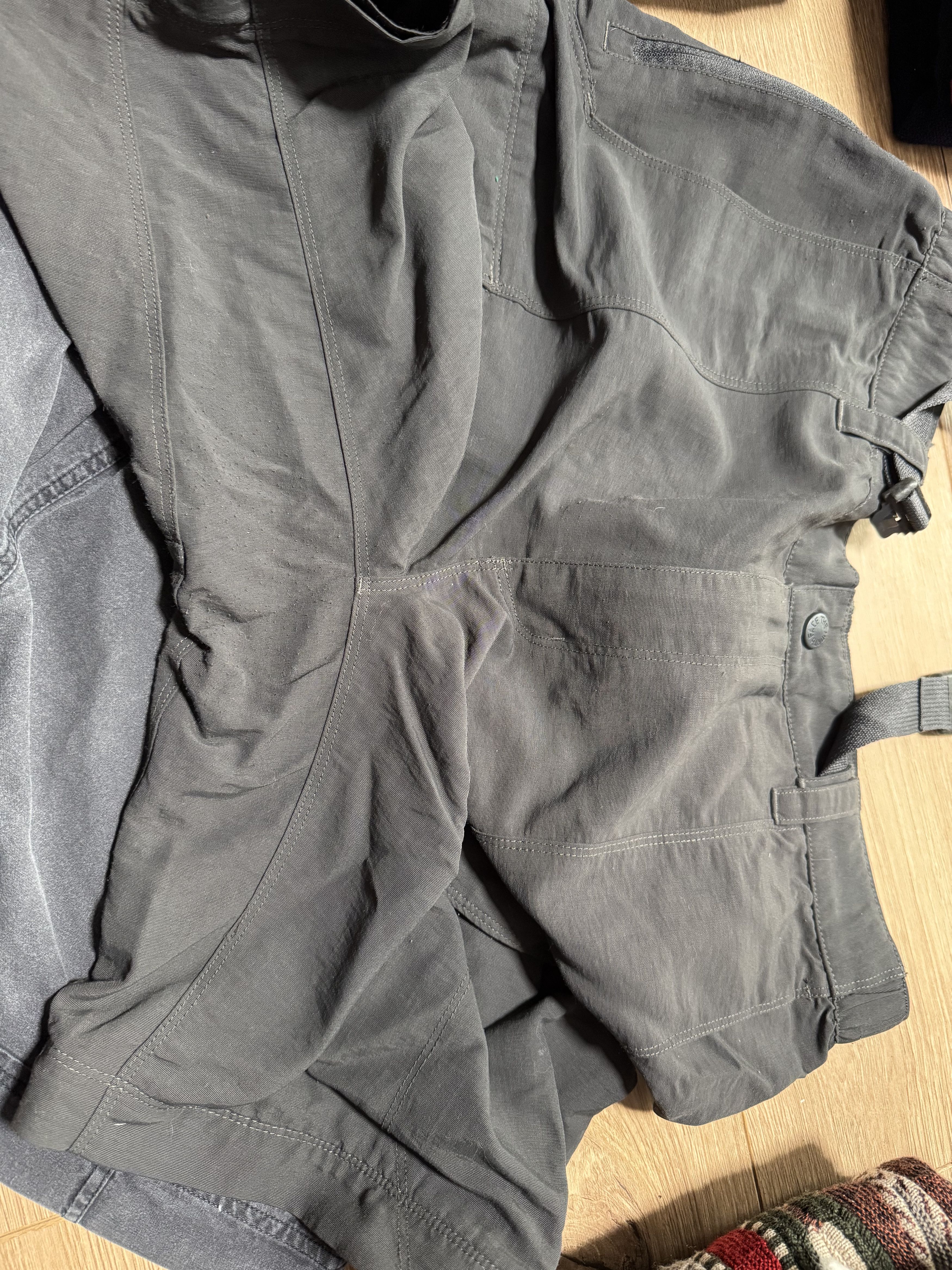 The North Face Vintage The North Face Gray Nylon Cargo Belt Short Y2K Style Size US 32 / EU 48 - 17 Thumbnail