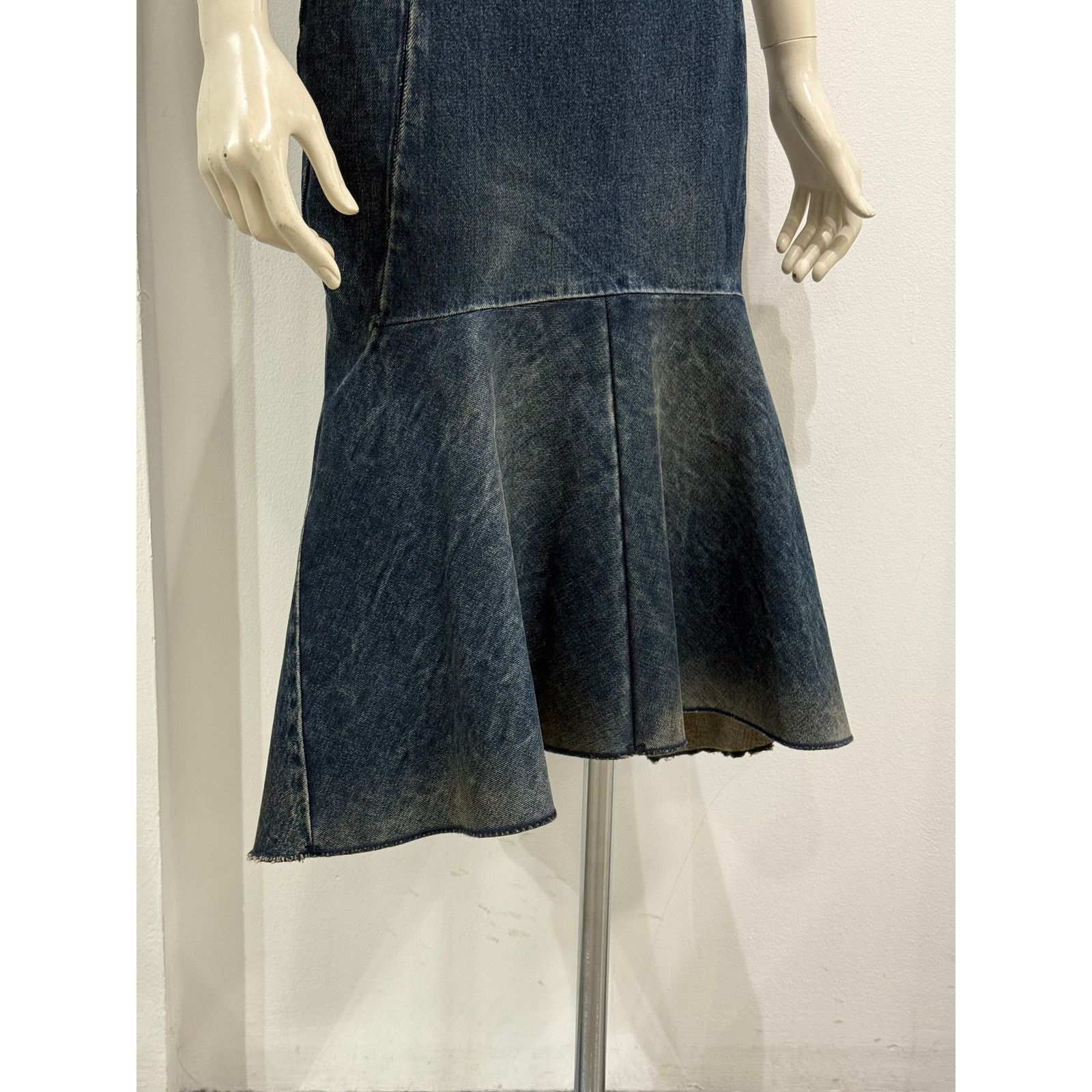 Balenciaga 2020 Balenciaga by Demna midi denim skirt Size 28" / US 6 / IT 42 - 4 Thumbnail