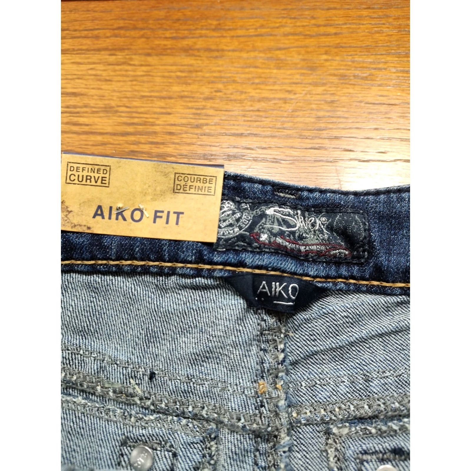 Silver Jeans Co. NWT Silver Jeans Bermuda Shorts Womens Mid Rise Blue Denim 24 Regular 5-Pocket Logo Zipper Button Stretch Size 42" / US 20 - 6 Thumbnail