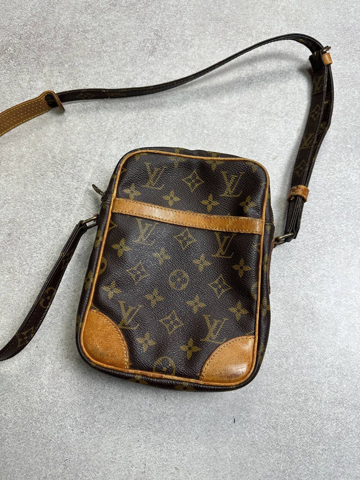Louis Vuitton Vintage Louis Vuitton Crossbody Bag Rare Size ONE SIZE - 4 Thumbnail
