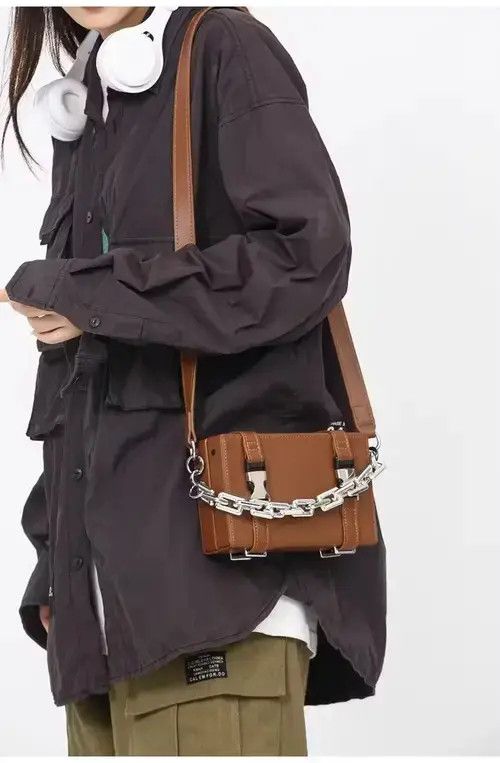 VIBE Y2K PU leather buckle chain shoulder box bag Size ONE SIZE - 3 Thumbnail