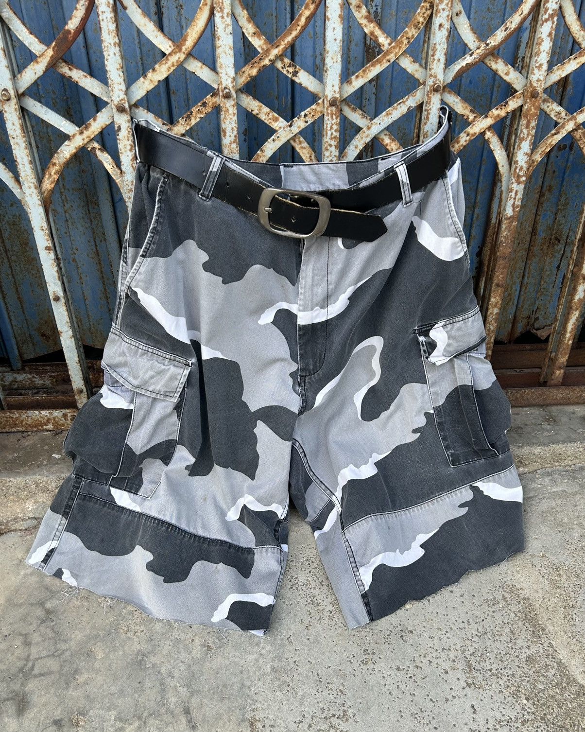 Other VINTAGE CAMO JORTS 🪖 Size US 39 - 1 Thumbnail