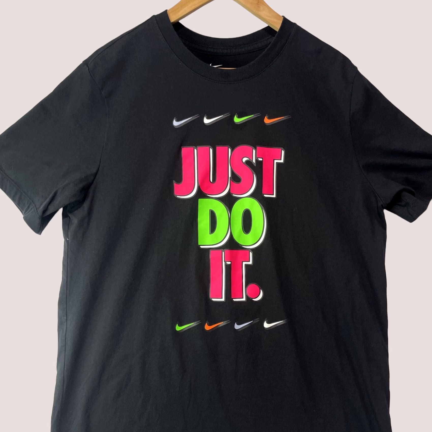 Nike Nike Shirt Mens Large Black Swoosh Just Do It Short Sleeve Adult Crew Neck Size US L / EU 52-54 / 3 - 1 Thumbnail