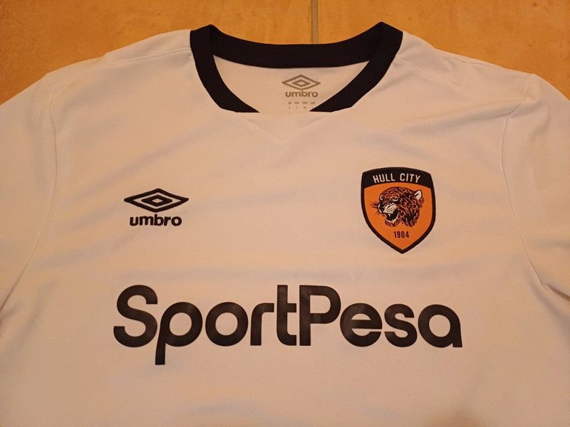 Umbro Umbro Hull City 2019-20 away shirt Size US L / EU 52-54 / 3 - 3 Thumbnail