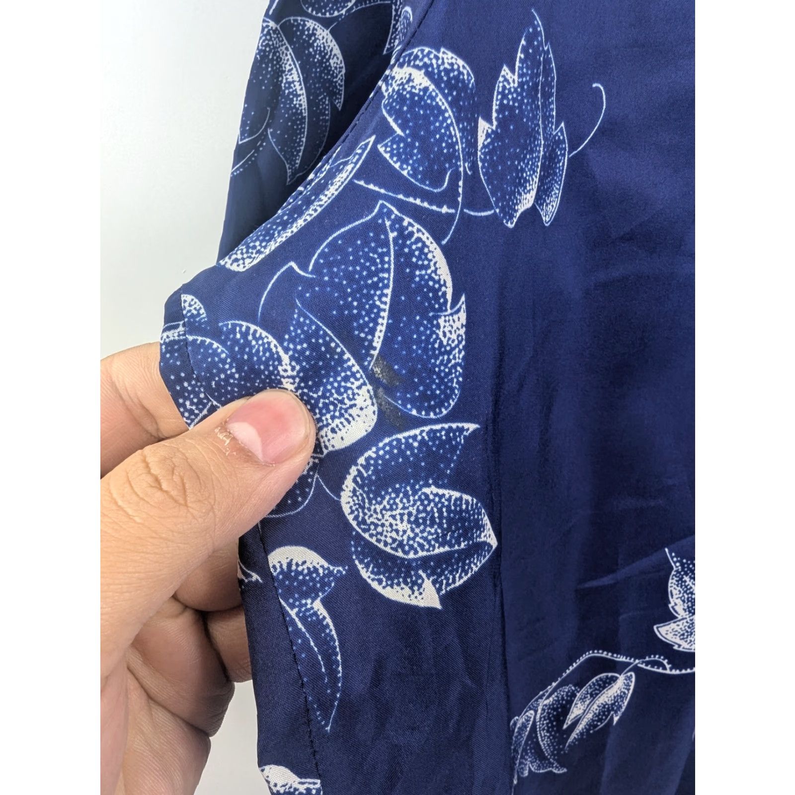 Vintage **VINTAGE TRM Hawaiian Blue XL Shirt Men’s Floral Polyester USA** User: Vintage TRM Hawaiian Blue XL Shirt Men’s Floral Polyester USA Size US XL / EU 56 / 4 - 3 Thumbnail