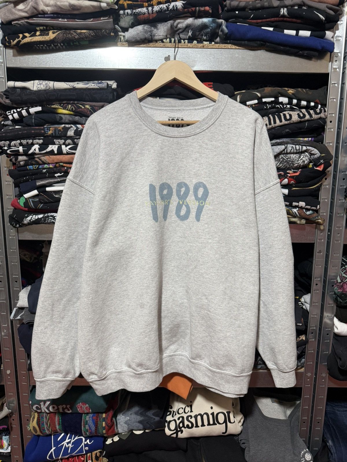 Band Tees Taylor Swift Taylor Version 1989 Sweatshirt 3XL Y2K HYPE Size US XXL / EU 58 / 5 - 1 Thumbnail