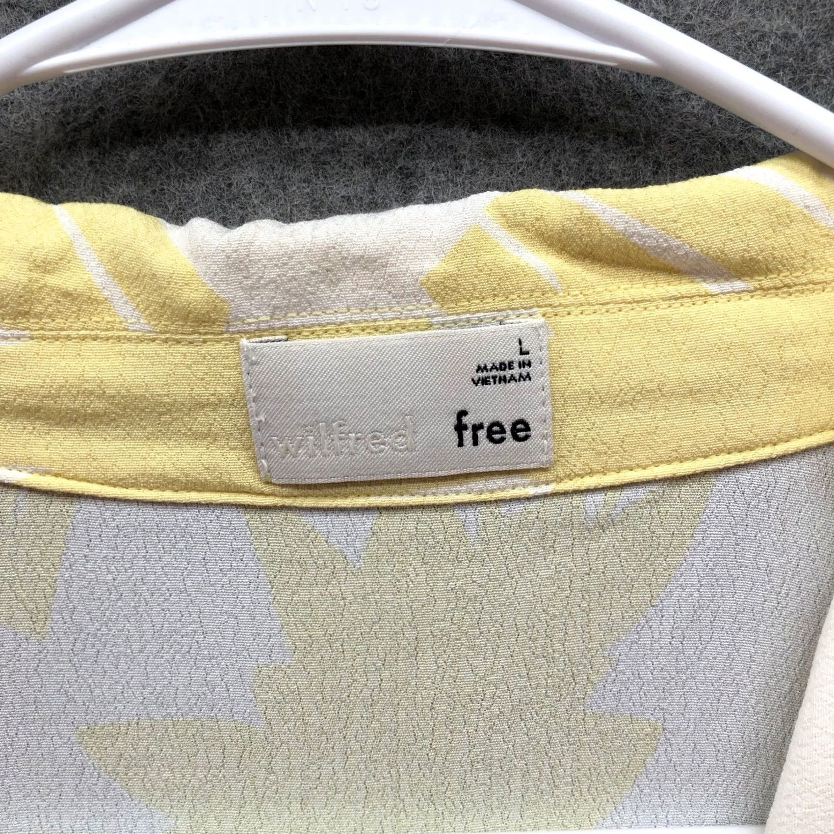 Vintage VINTAGE Wilfred Free Aritzia Palm Print Tie Front Top Womens L Yellow Hawaiian Tropical Size L / US 10 / IT 46 - 3 Thumbnail