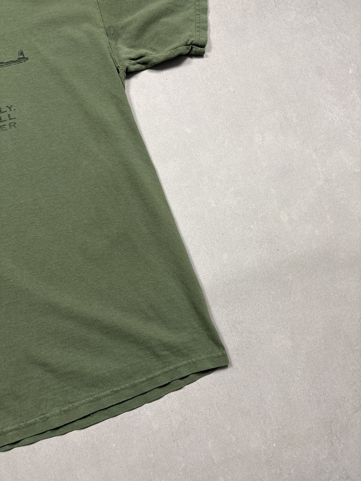 Vintage Vintage AK-47 Graphic T Shirt Military Gun Print Distressed Size US L / EU 52-54 / 3 - 4 Thumbnail