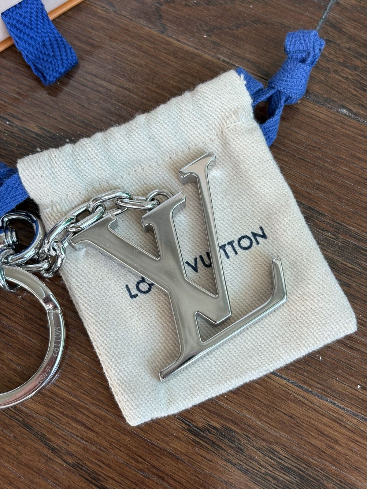 Louis Vuitton Louis Vuitton LV Initials Logo Keychain Charm Size ONE SIZE - 5 Thumbnail