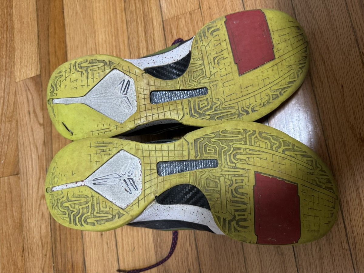 Nike Kobe 5 chaos Size US 9.5 / EU 42-43 - 5 Thumbnail