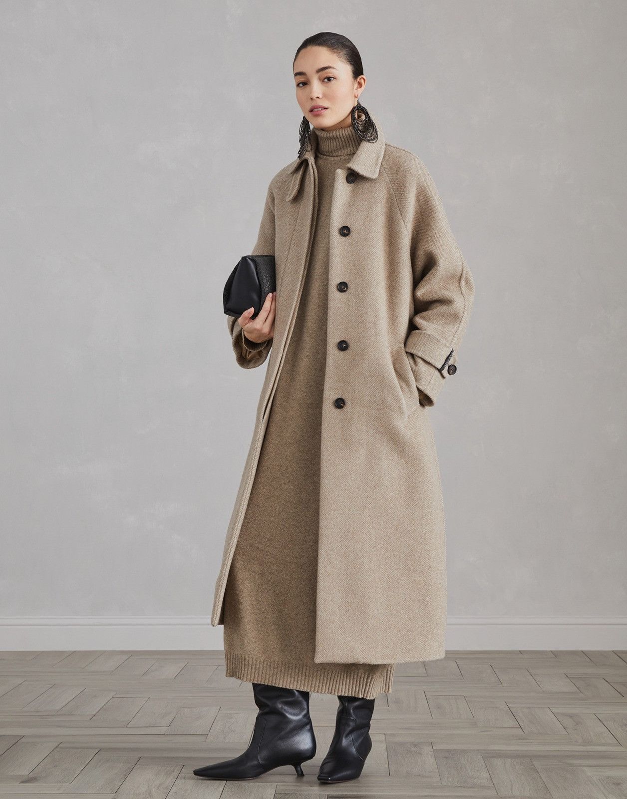 o1la1rc1a1025 Overcoat in Beige