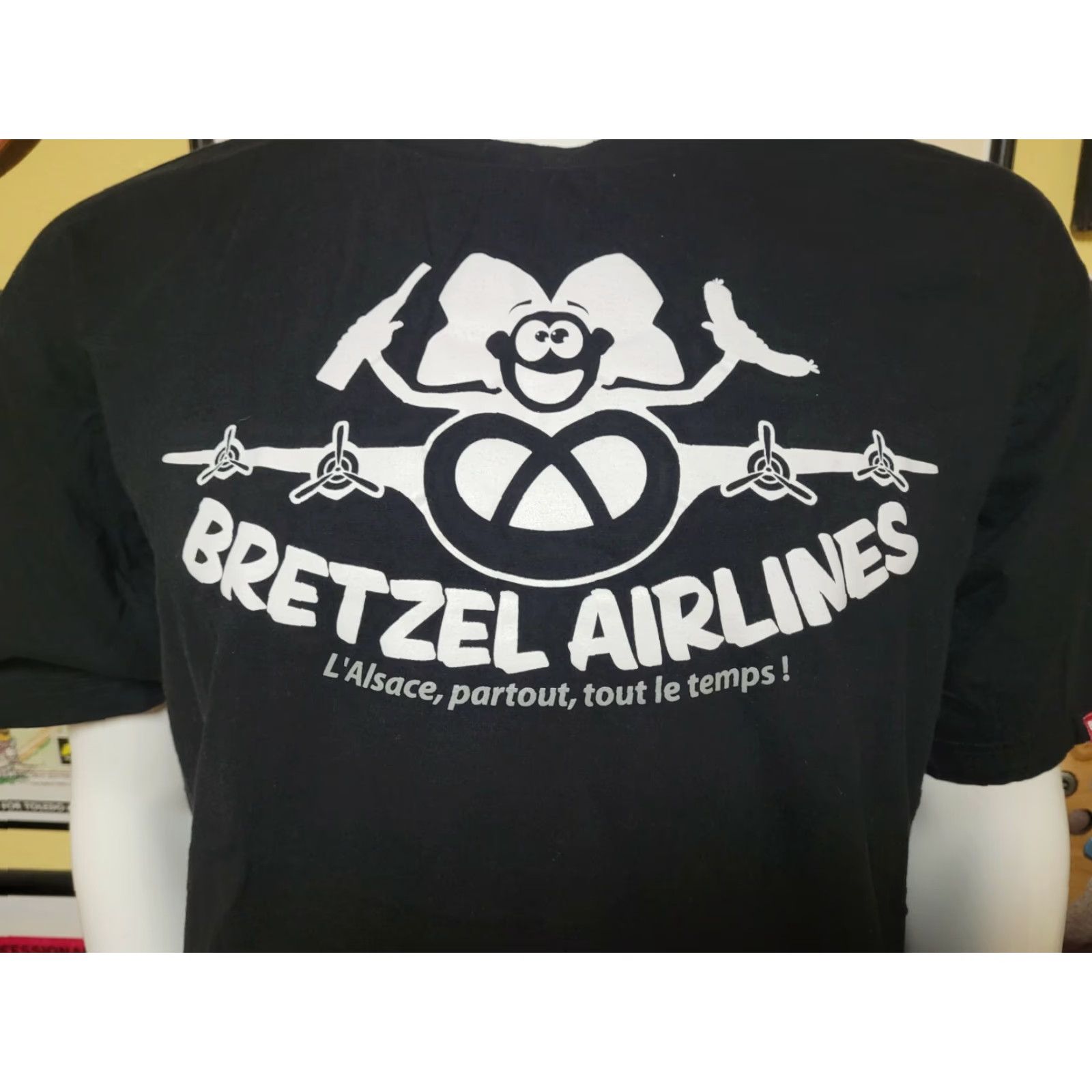 J Brand VINTAGE Bretzel Airlines Logo T Shirt XL Black Men Short Sleeve Cotton Round Neck Graphic Tee France Alsace 90s Mens Size US XL / EU 56 / 4 - 2 Thumbnail