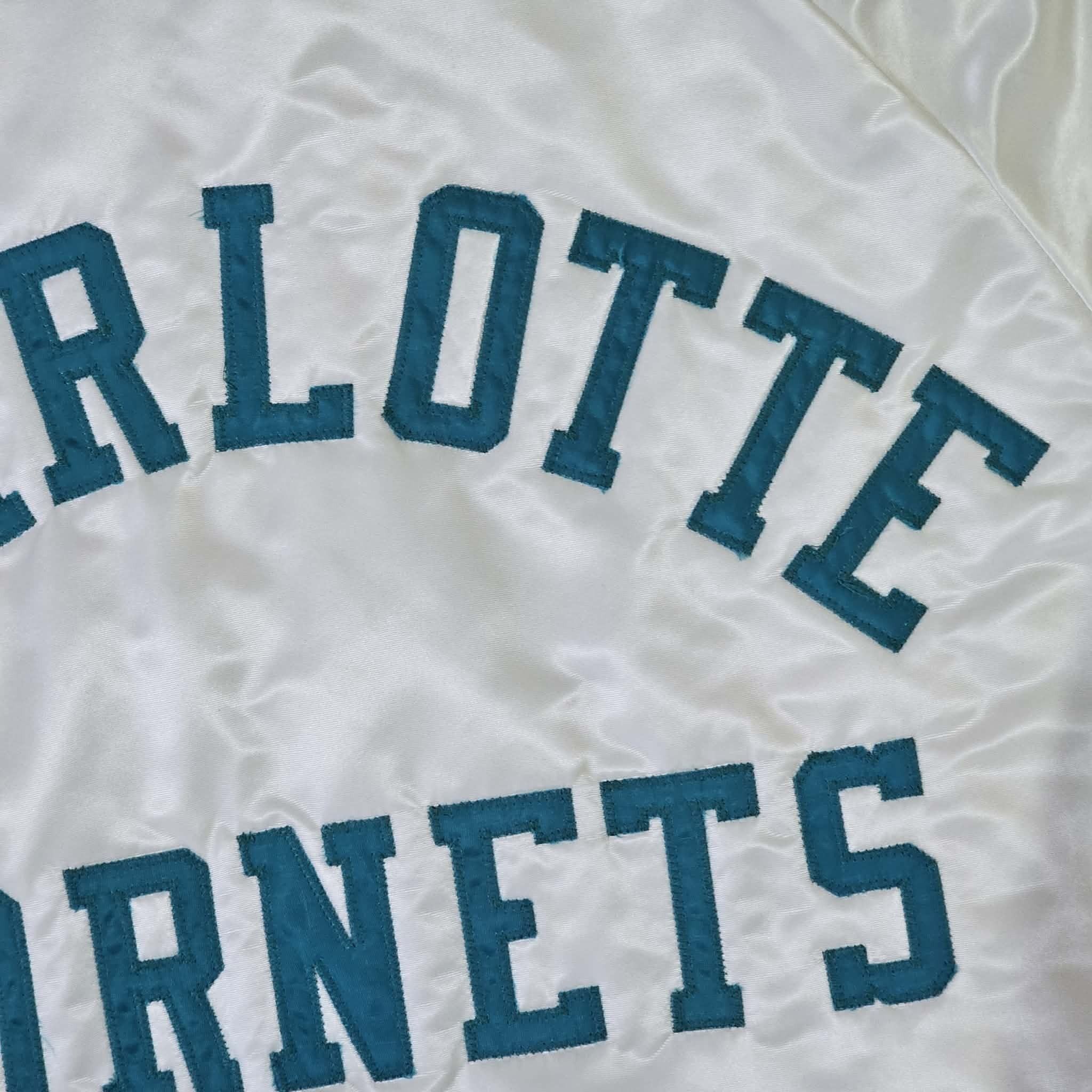 Chalk Line Charlotte Hornets Vintage 90s Satin Bomber Jacket Size US L / EU 52-54 / 3 - 7 Thumbnail
