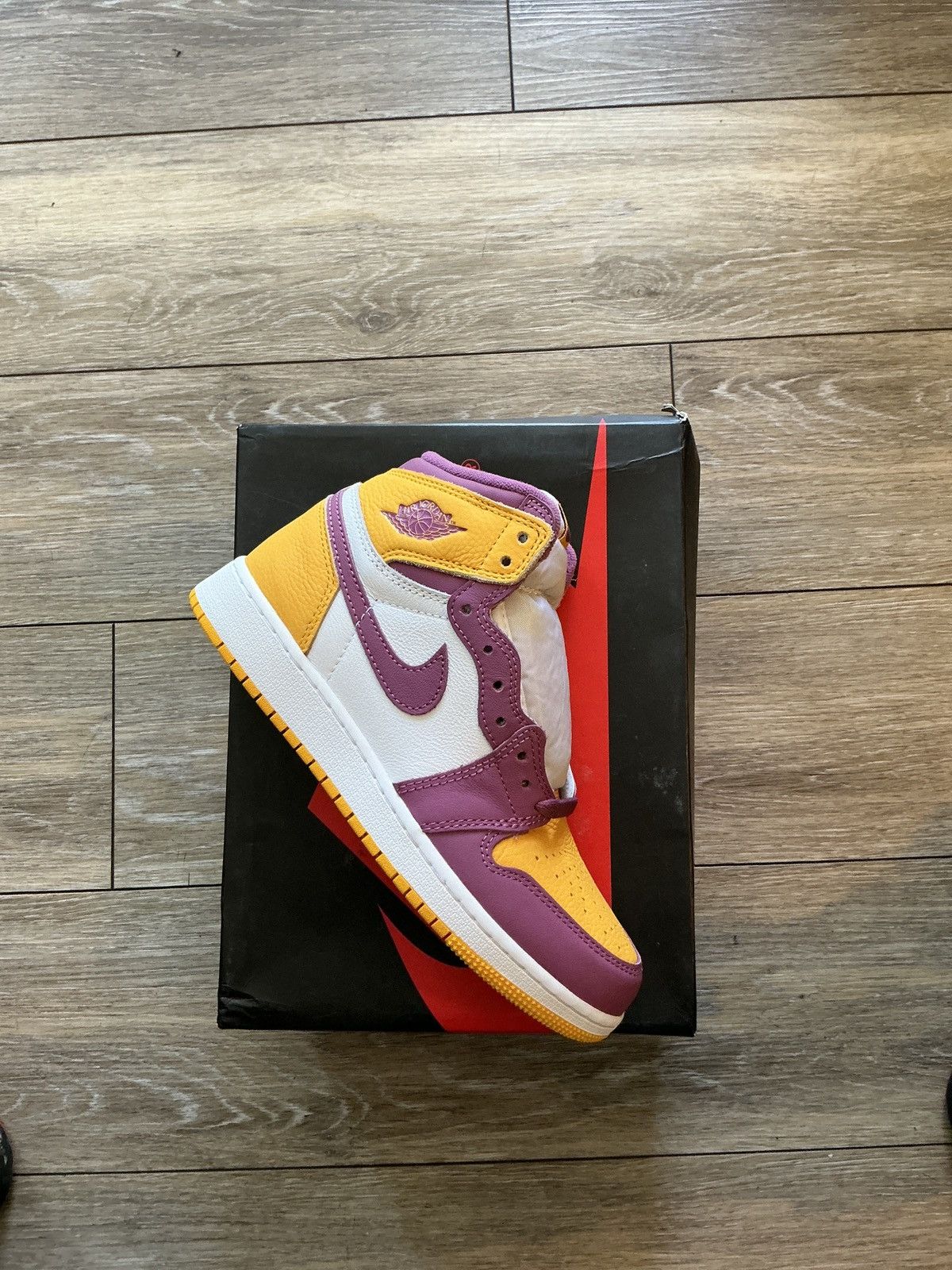 Jordan Brand Air Jordan 1 Brotherhood Size US 6.5 / IT 36.5 - 1 Thumbnail